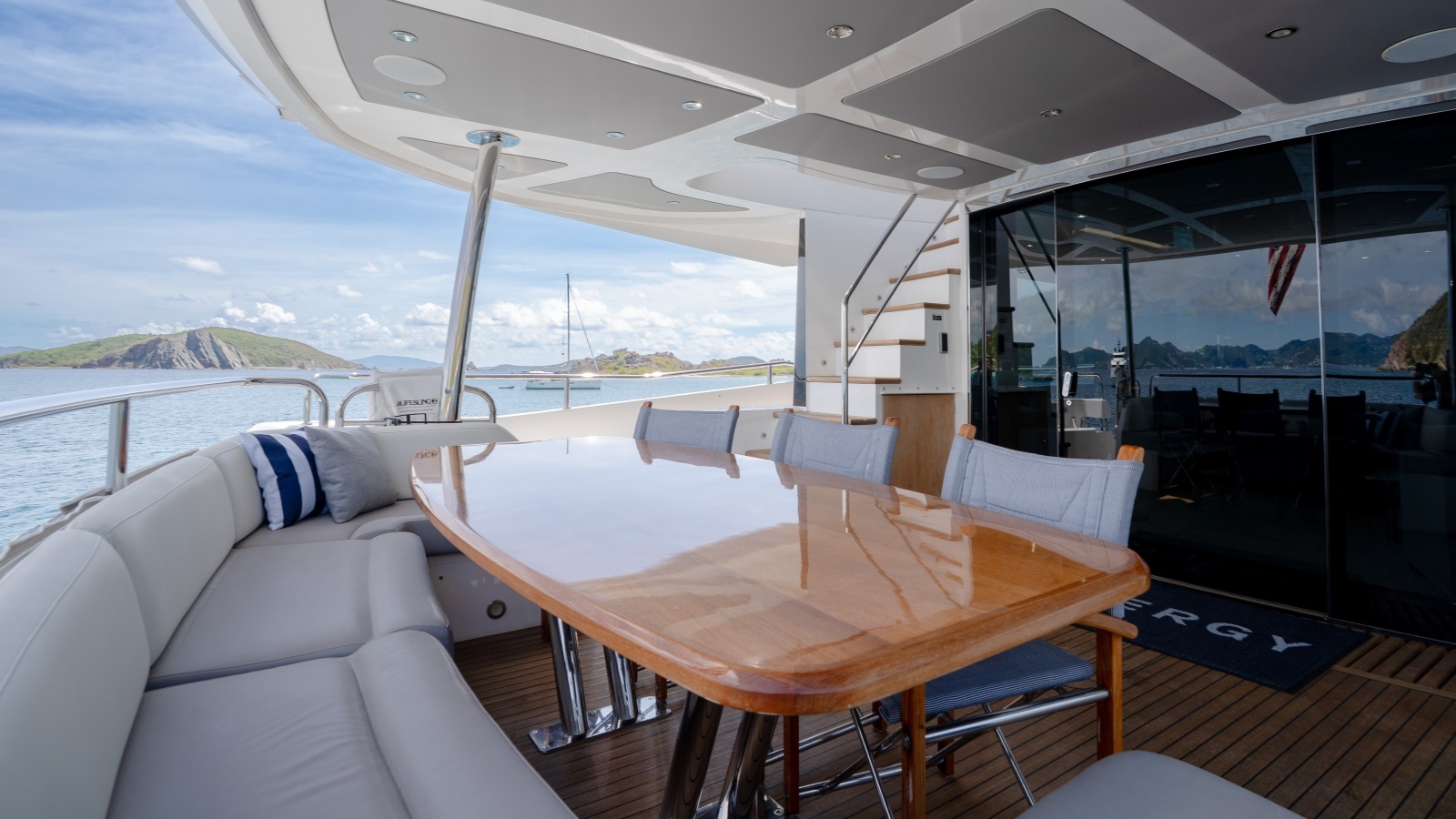 2017 Sunseeker 86 Yacht photo 25