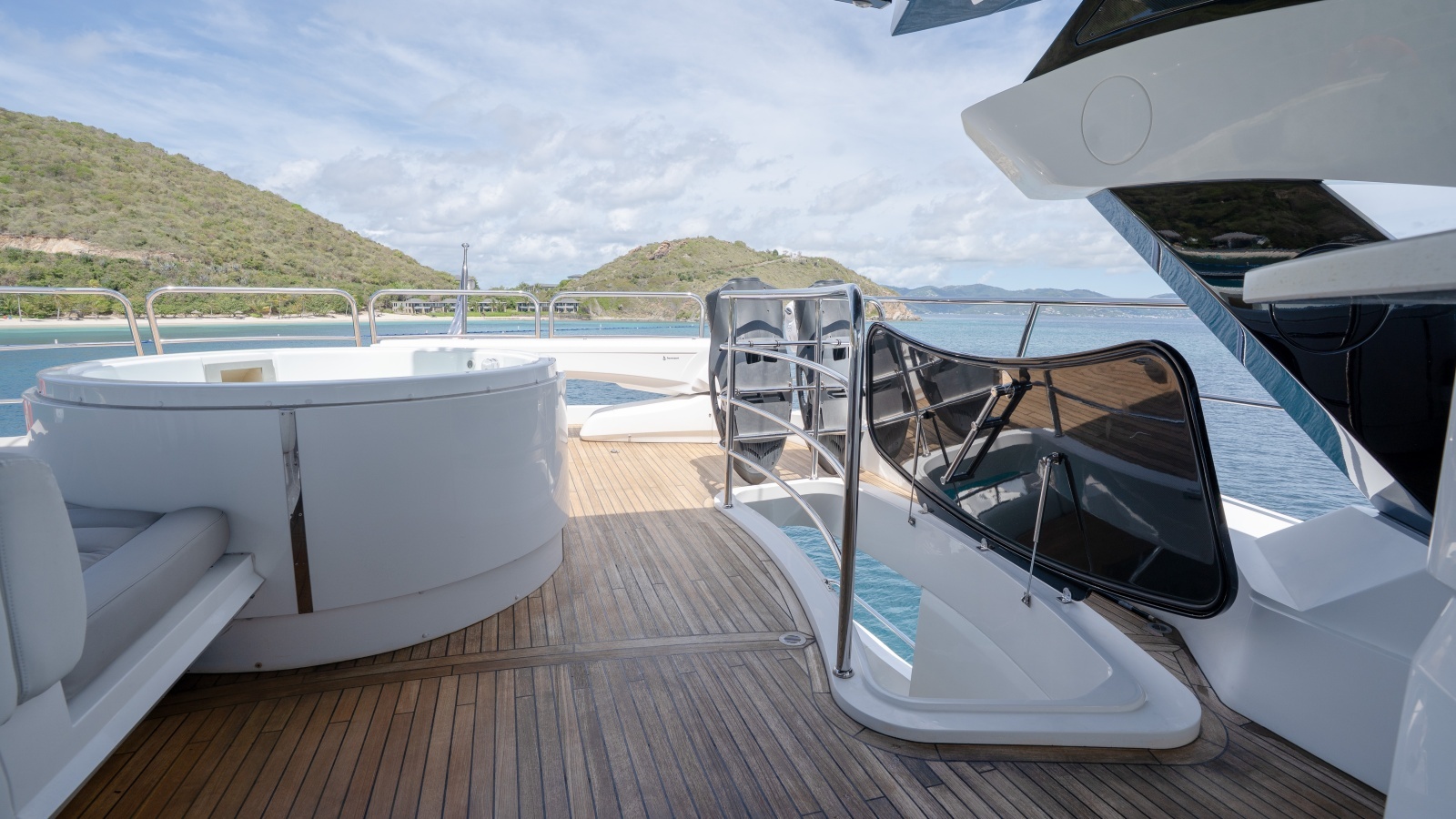 2017 Sunseeker 86 Yacht photo 94