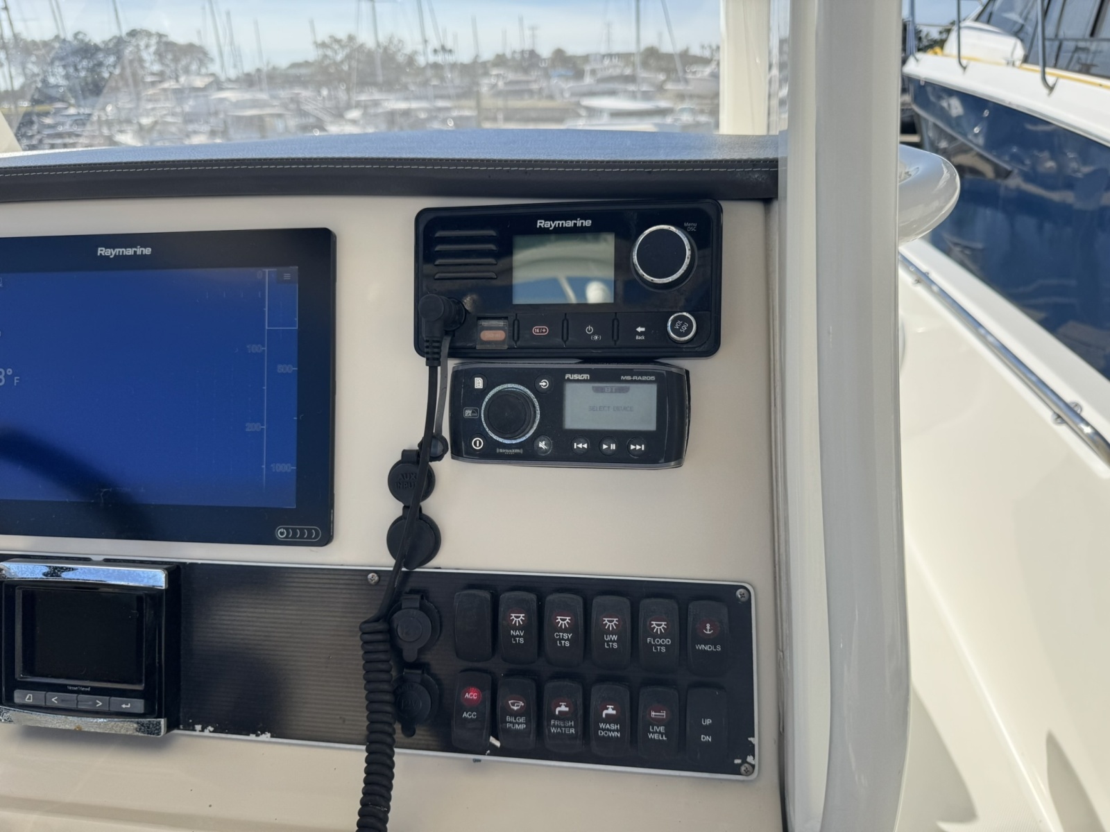 27ft Boston Whaler Yacht For Sale