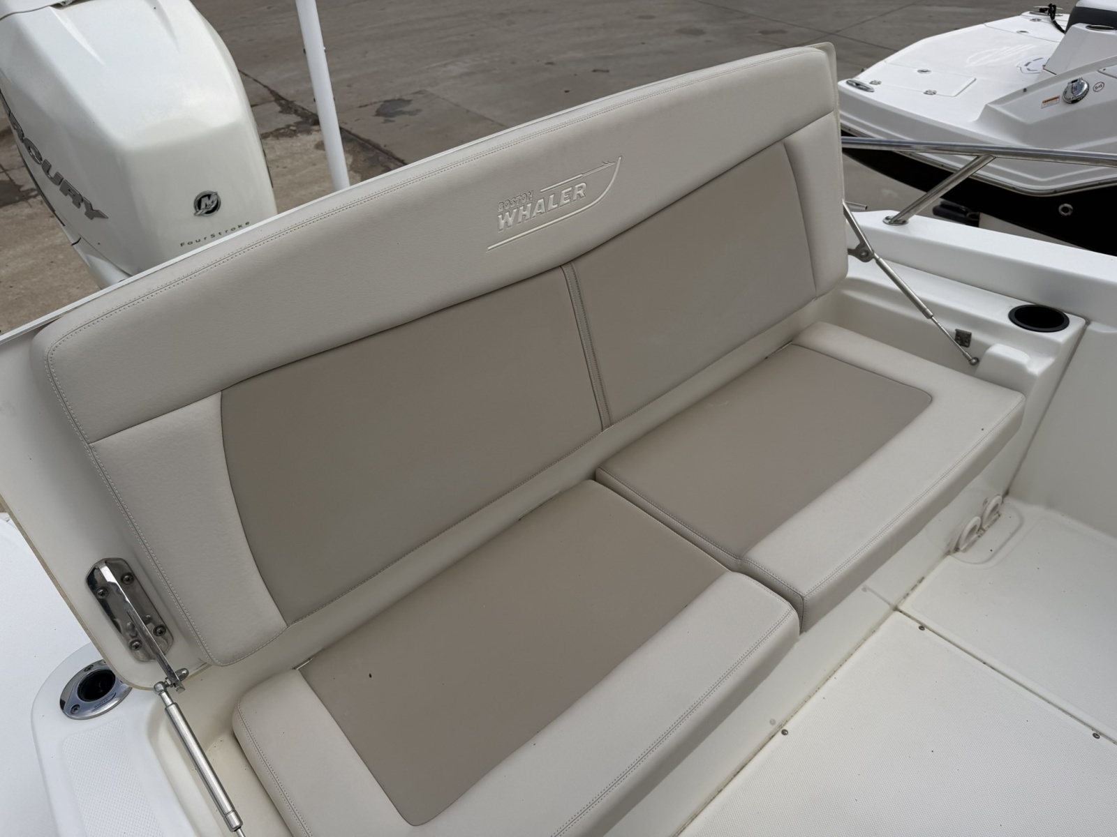 27ft Boston Whaler Yacht For Sale