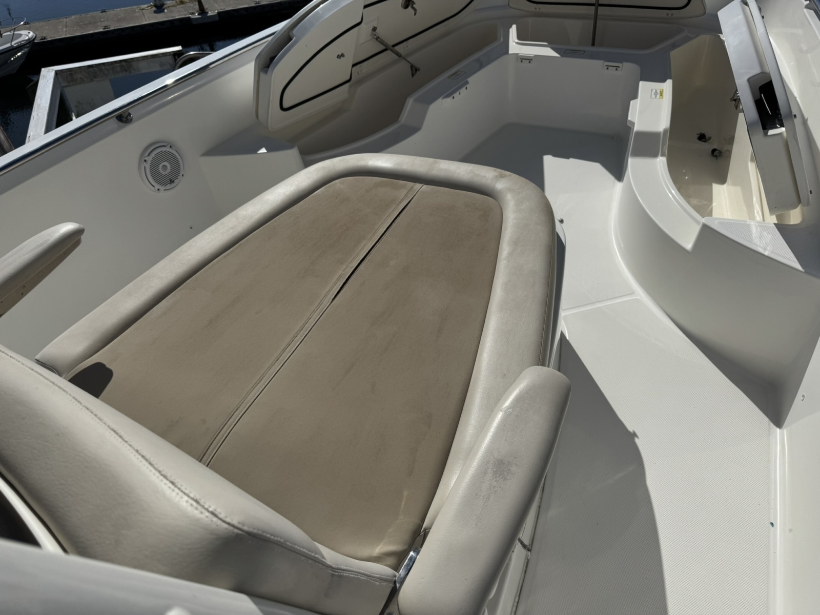 27ft Boston Whaler Yacht For Sale