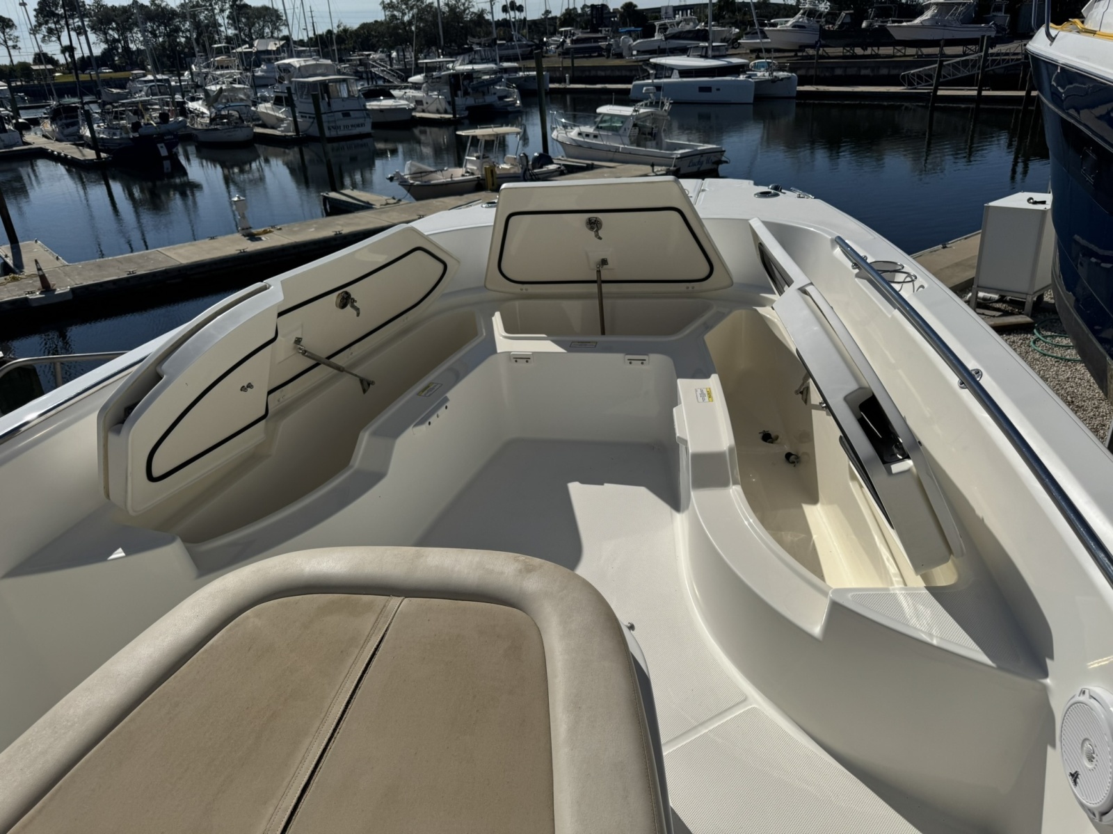 27ft Boston Whaler Yacht For Sale