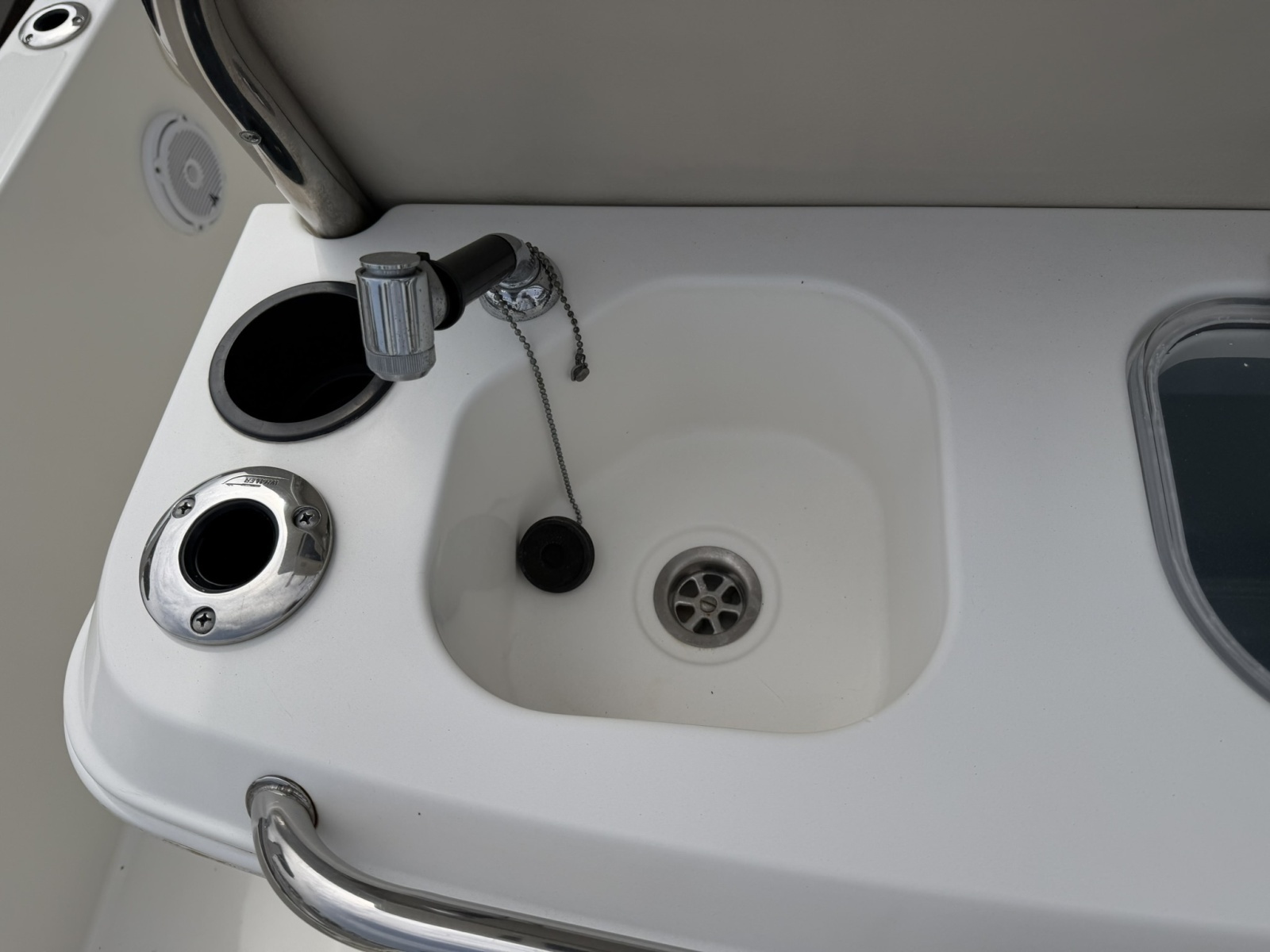 27ft Boston Whaler Yacht For Sale