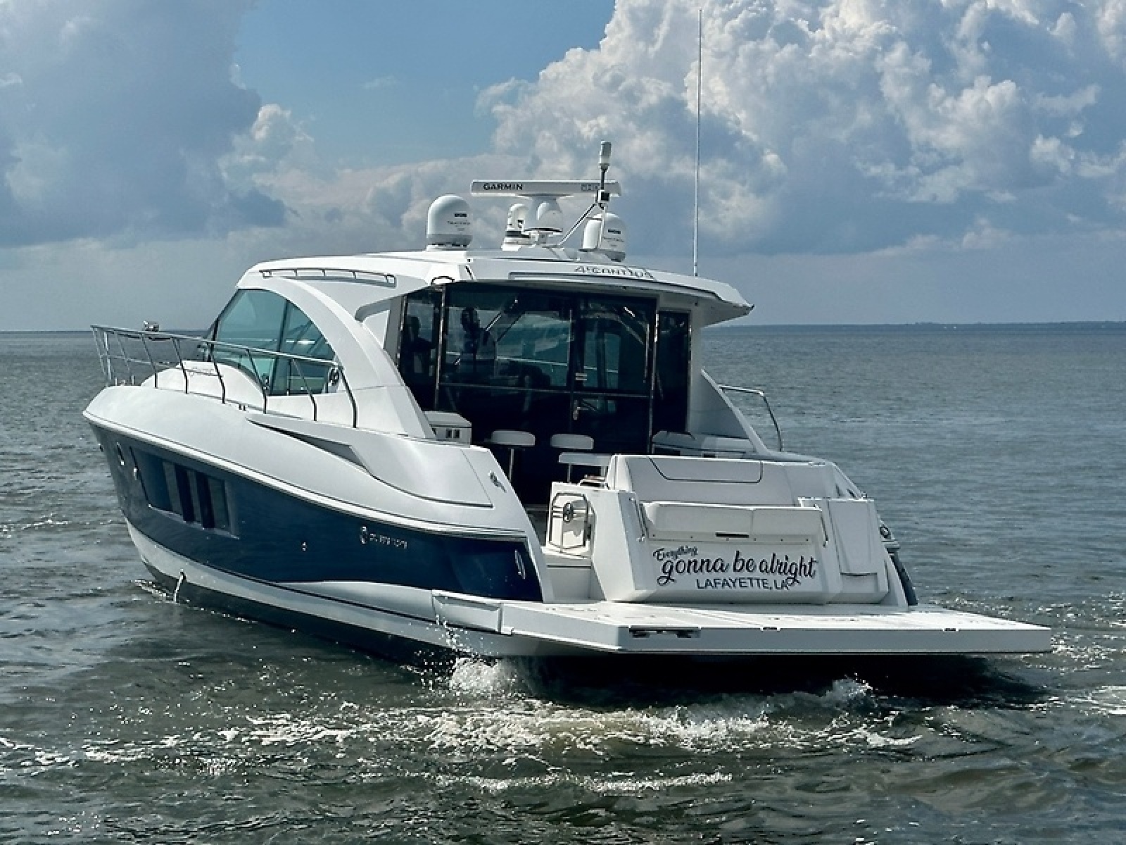 2016 Cruisers Yachts Cantius