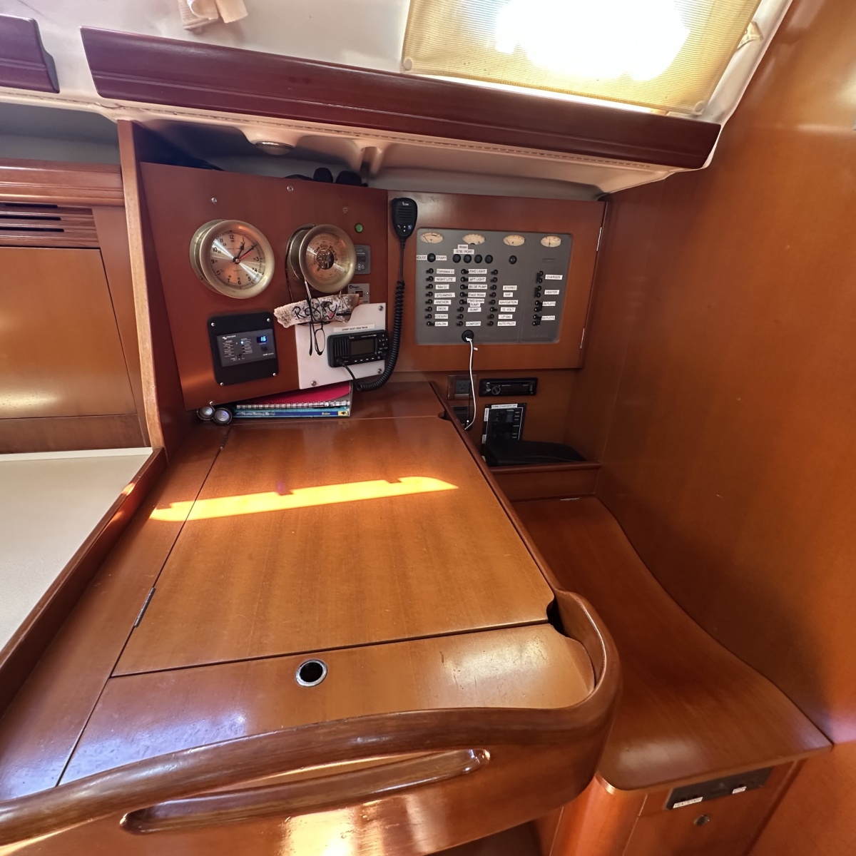 53' 2006 Beneteau 523