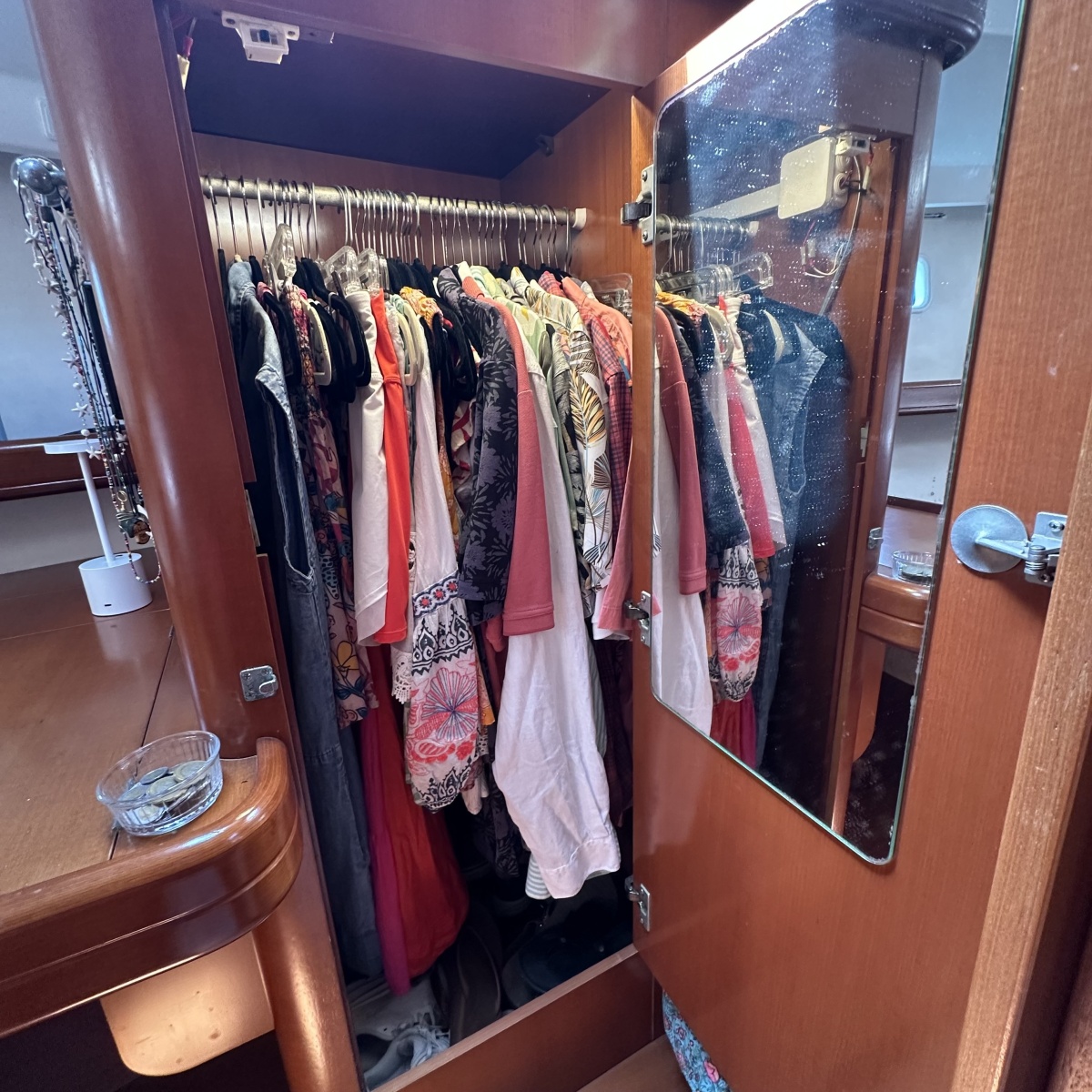 53' 2006 Beneteau 523