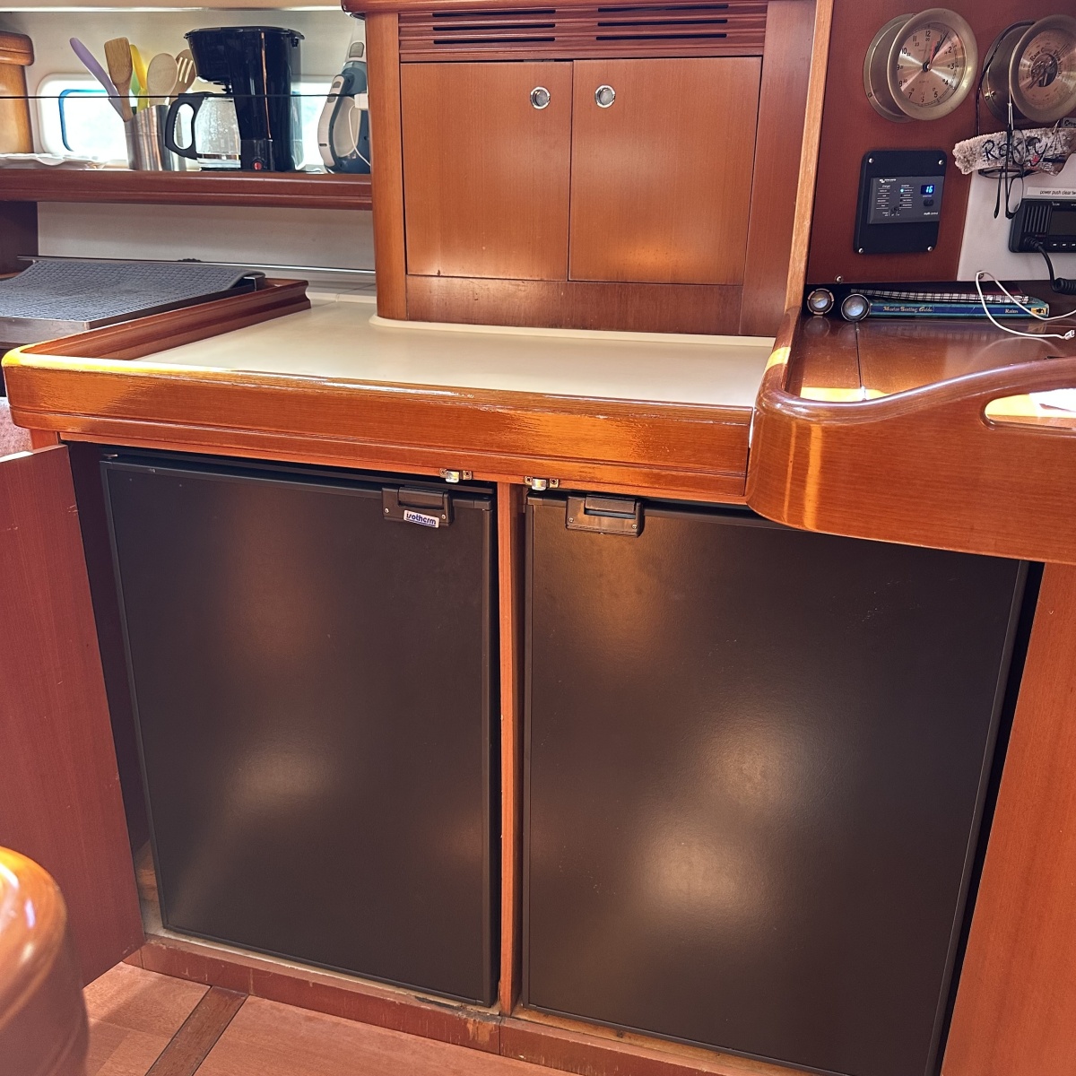 53' 2006 Beneteau 523