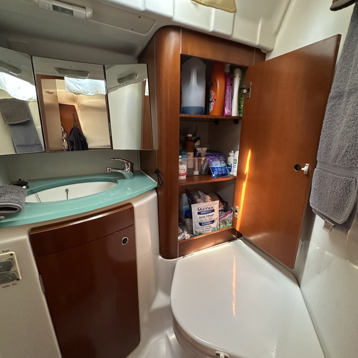 53' 2006 Beneteau 523