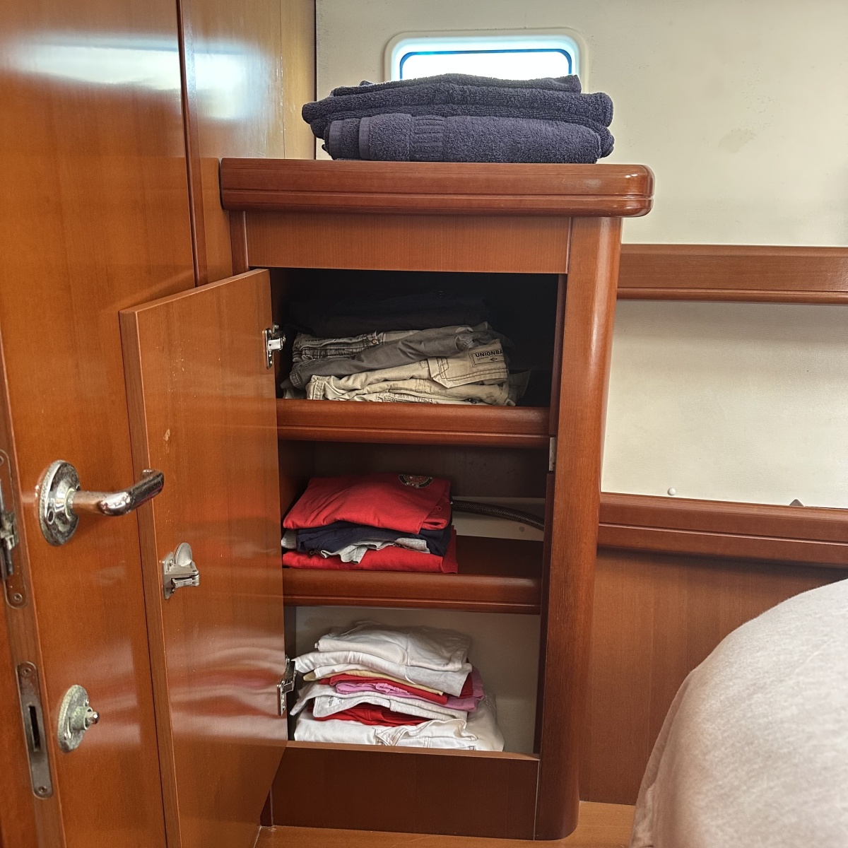 53' 2006 Beneteau 523