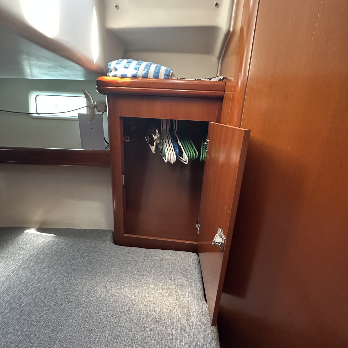 53' 2006 Beneteau 523