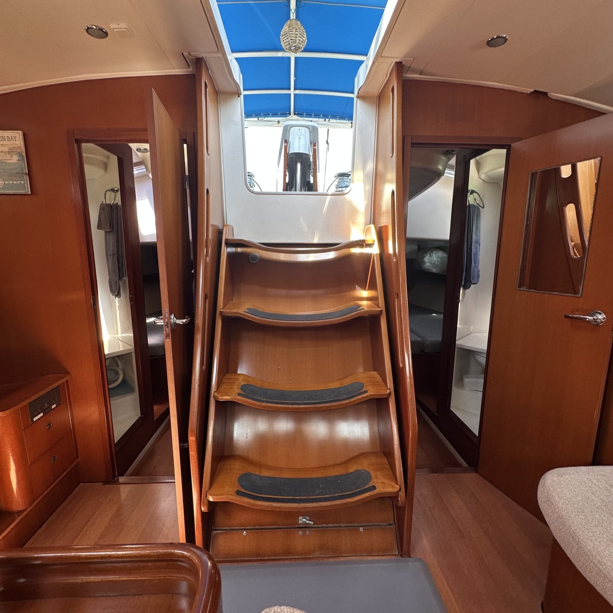 53' 2006 Beneteau 523