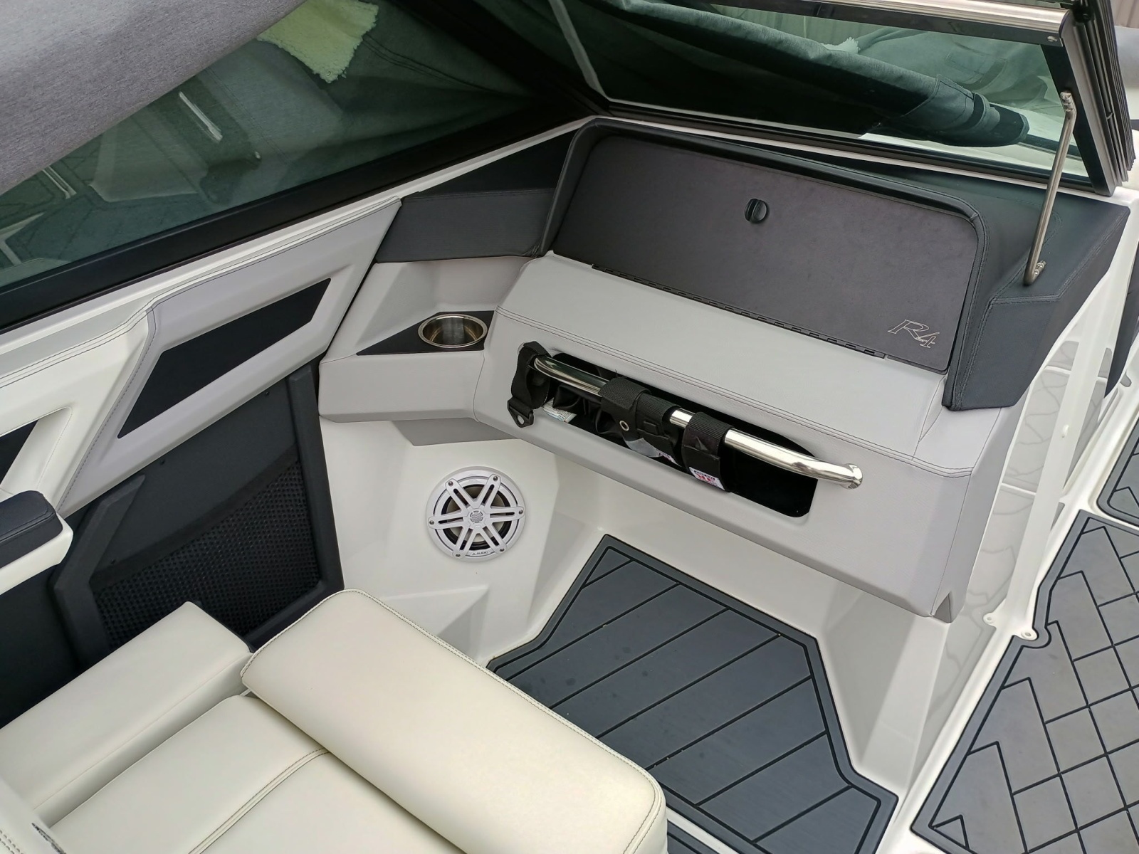 24ft Cobalt Yacht For Sale