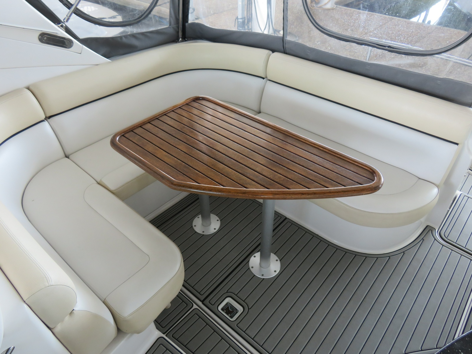 35ft Four Winns Yacht For Sale