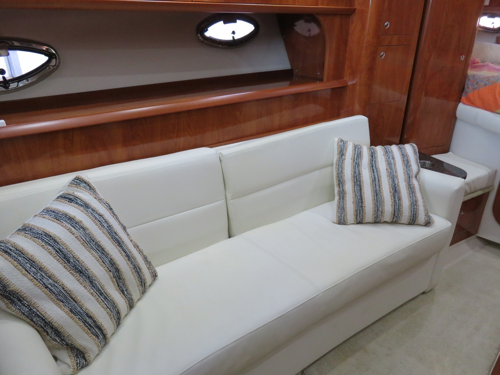 35ft Four Winns Yacht For Sale