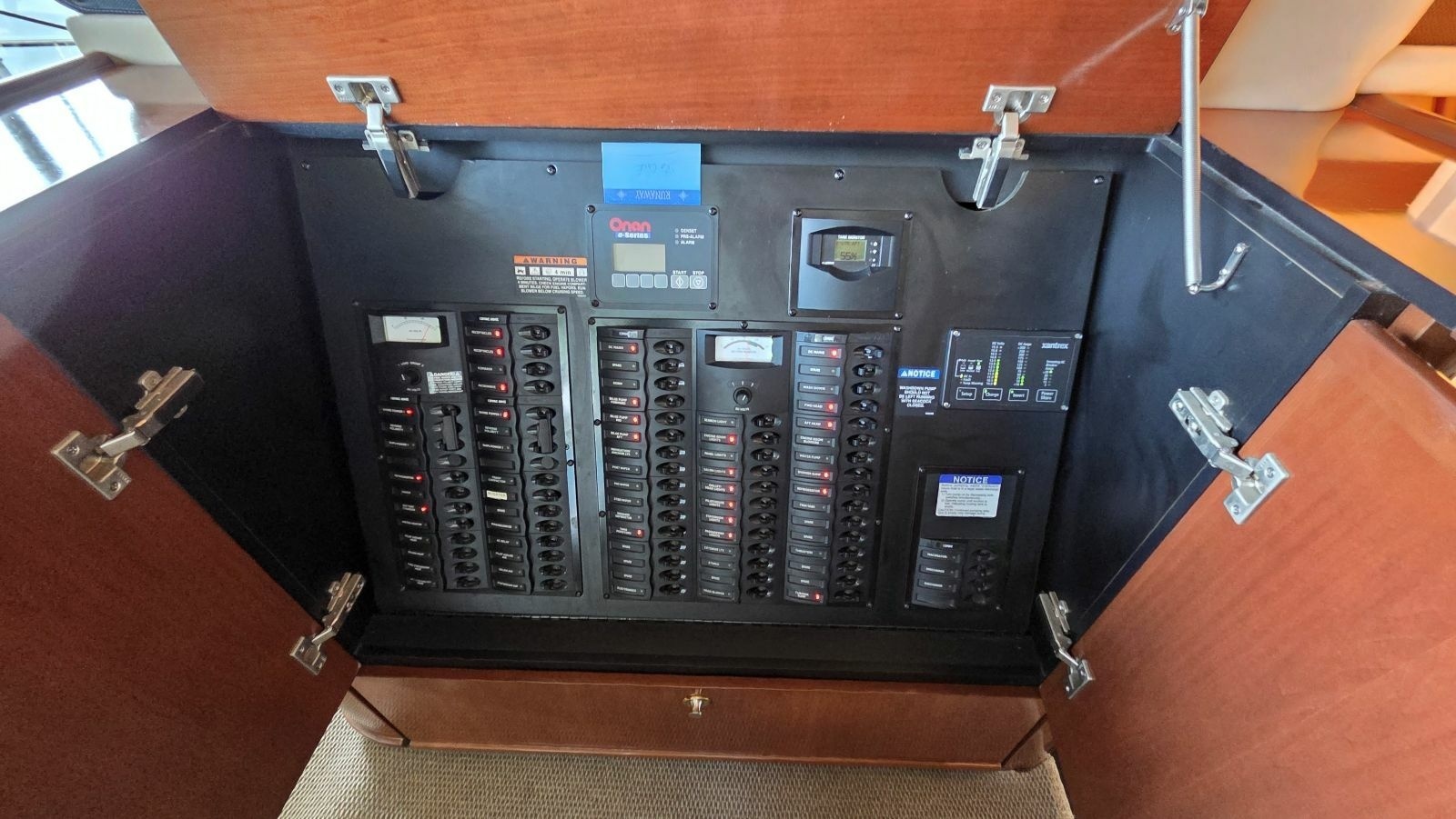 49' 2008 Meridian 490 Pilothouse