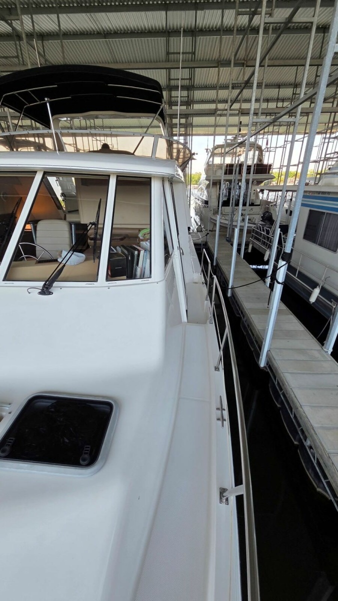 49' 2008 Meridian 490 Pilothouse