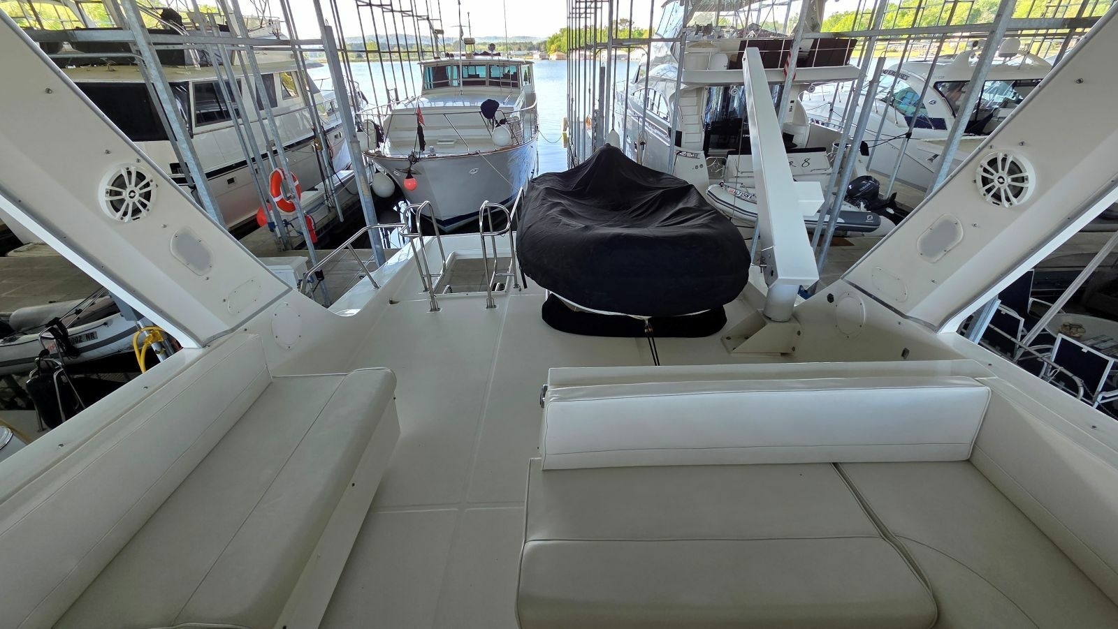 49' 2008 Meridian 490 Pilothouse