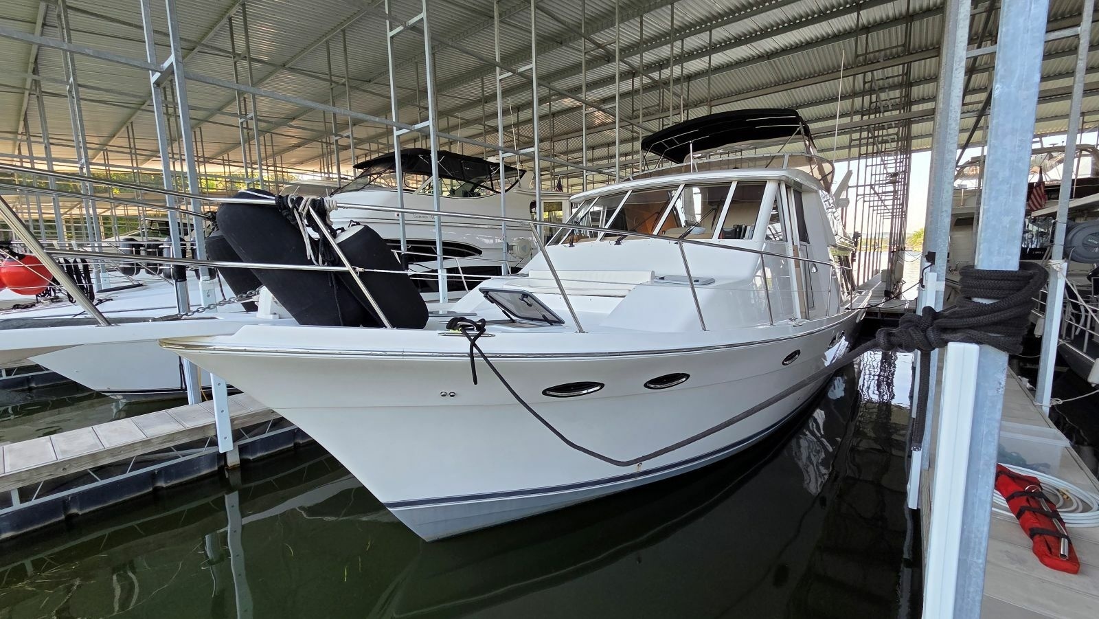 49' 2008 Meridian 490 Pilothouse
