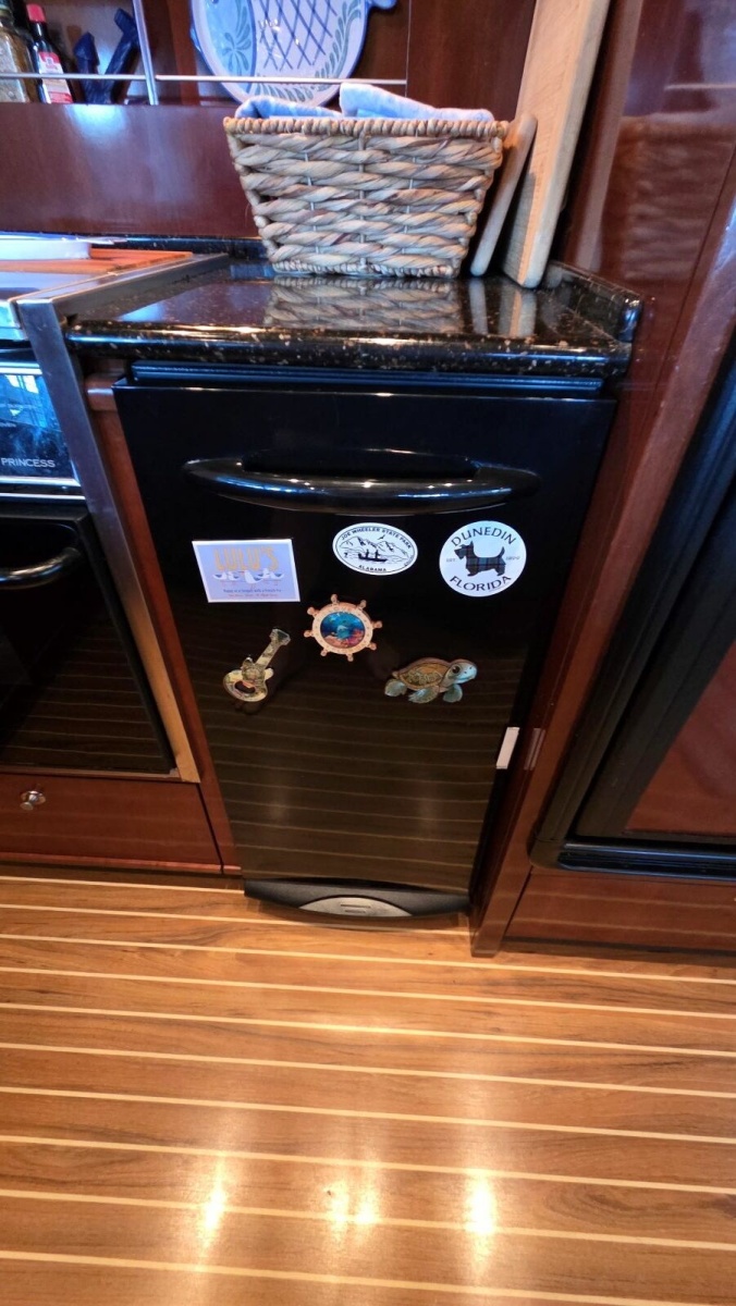 49' 2008 Meridian 490 Pilothouse