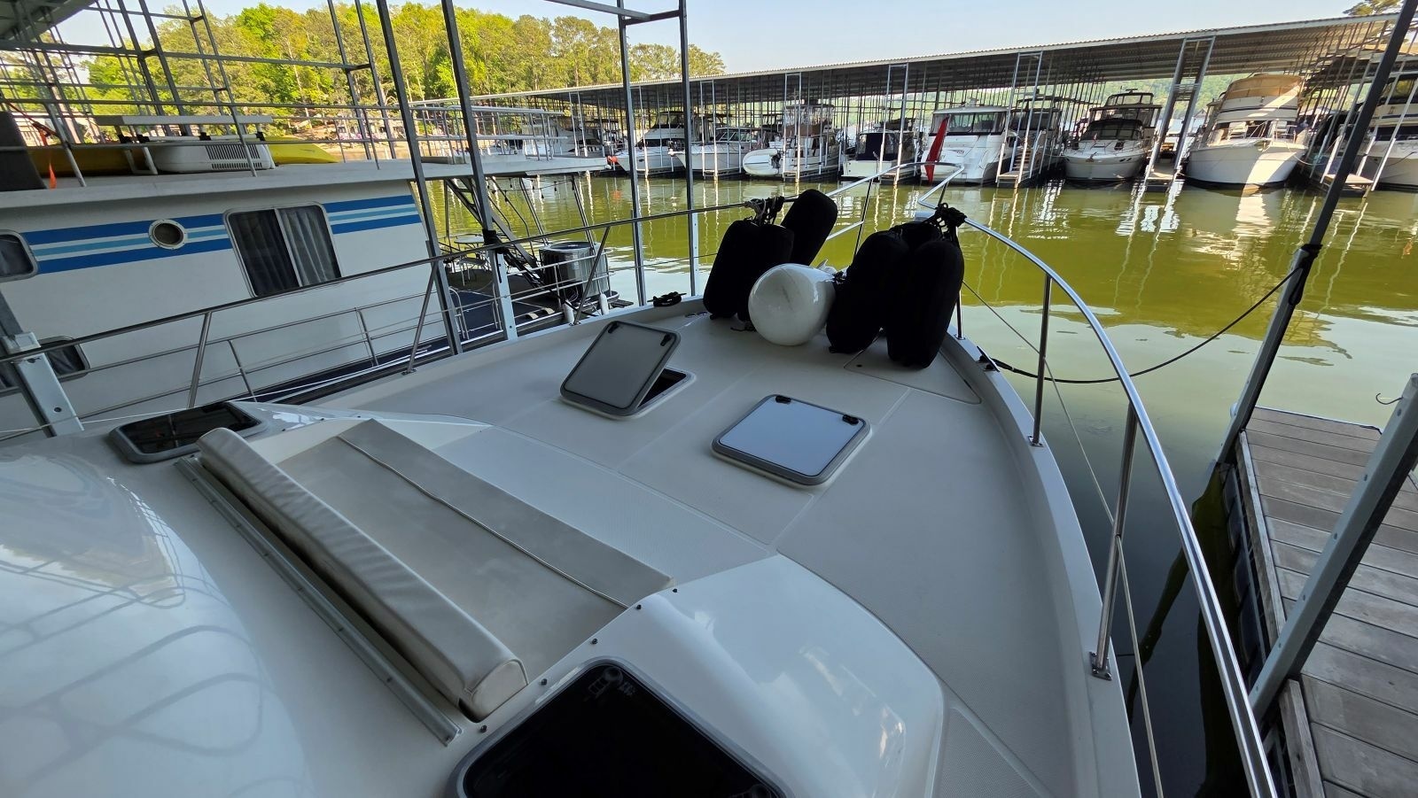 49' 2008 Meridian 490 Pilothouse