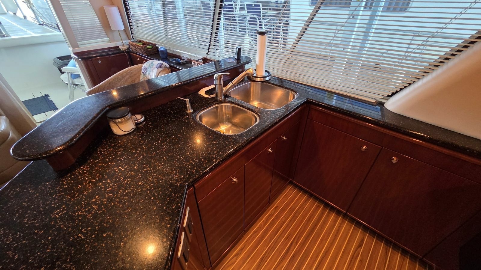 49' 2008 Meridian 490 Pilothouse