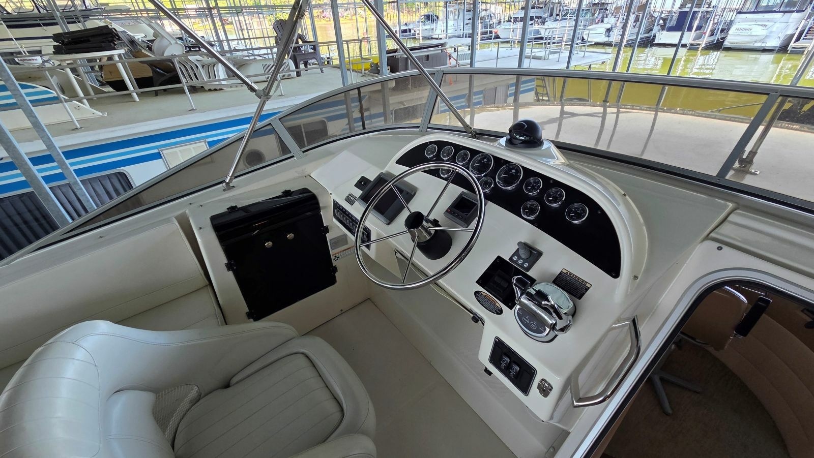 49' 2008 Meridian 490 Pilothouse