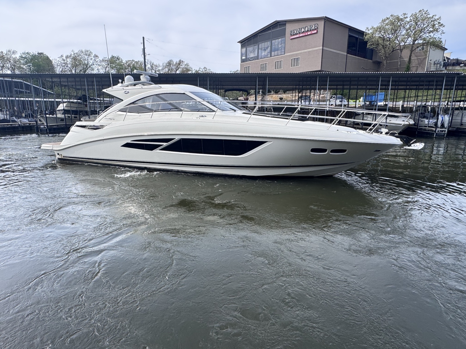 50' 2015 Sea Ray 510 SUNDANCER