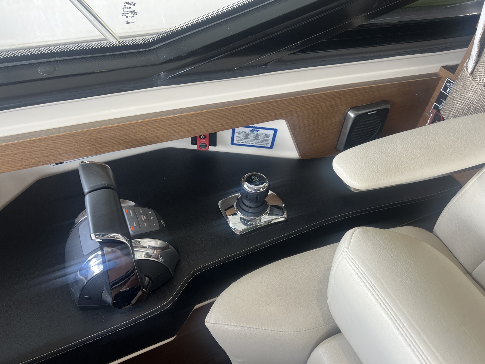 50' 2015 Sea Ray 510 SUNDANCER