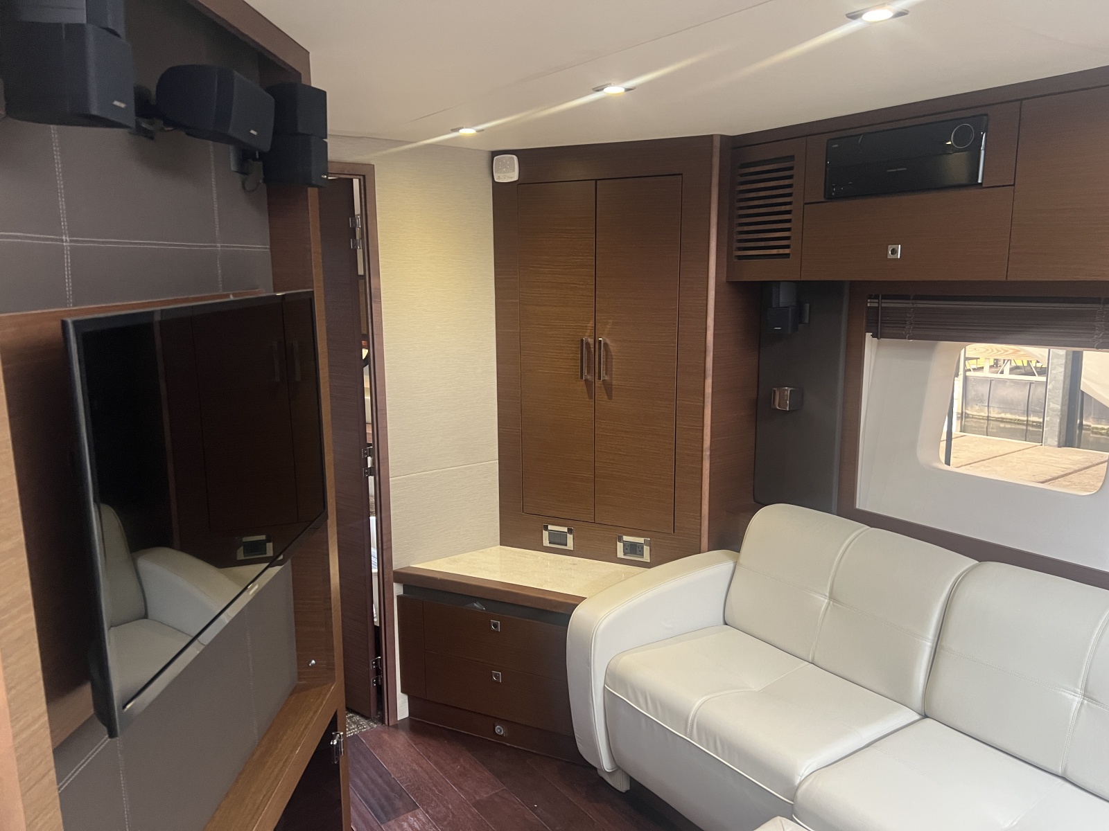 50' 2015 Sea Ray 510 SUNDANCER