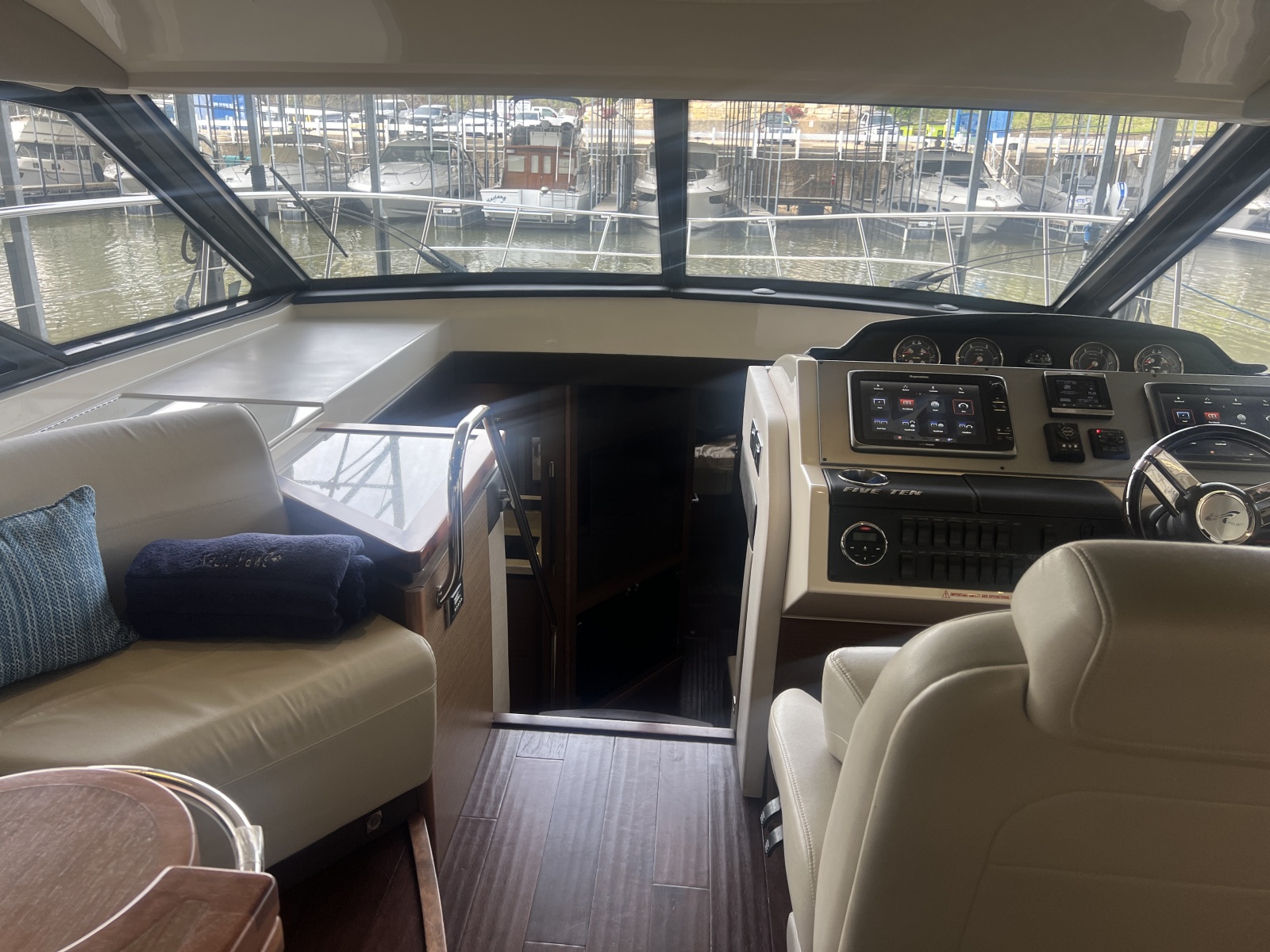 50' 2015 Sea Ray 510 SUNDANCER