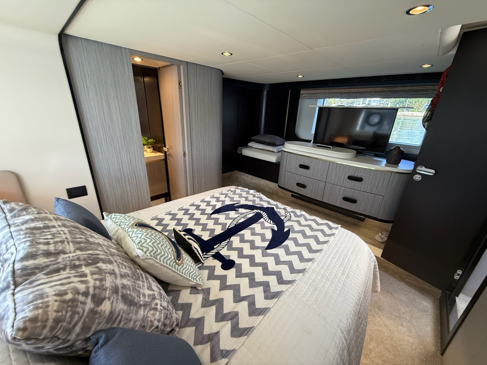 60' 2019 Azimut 60 FLY