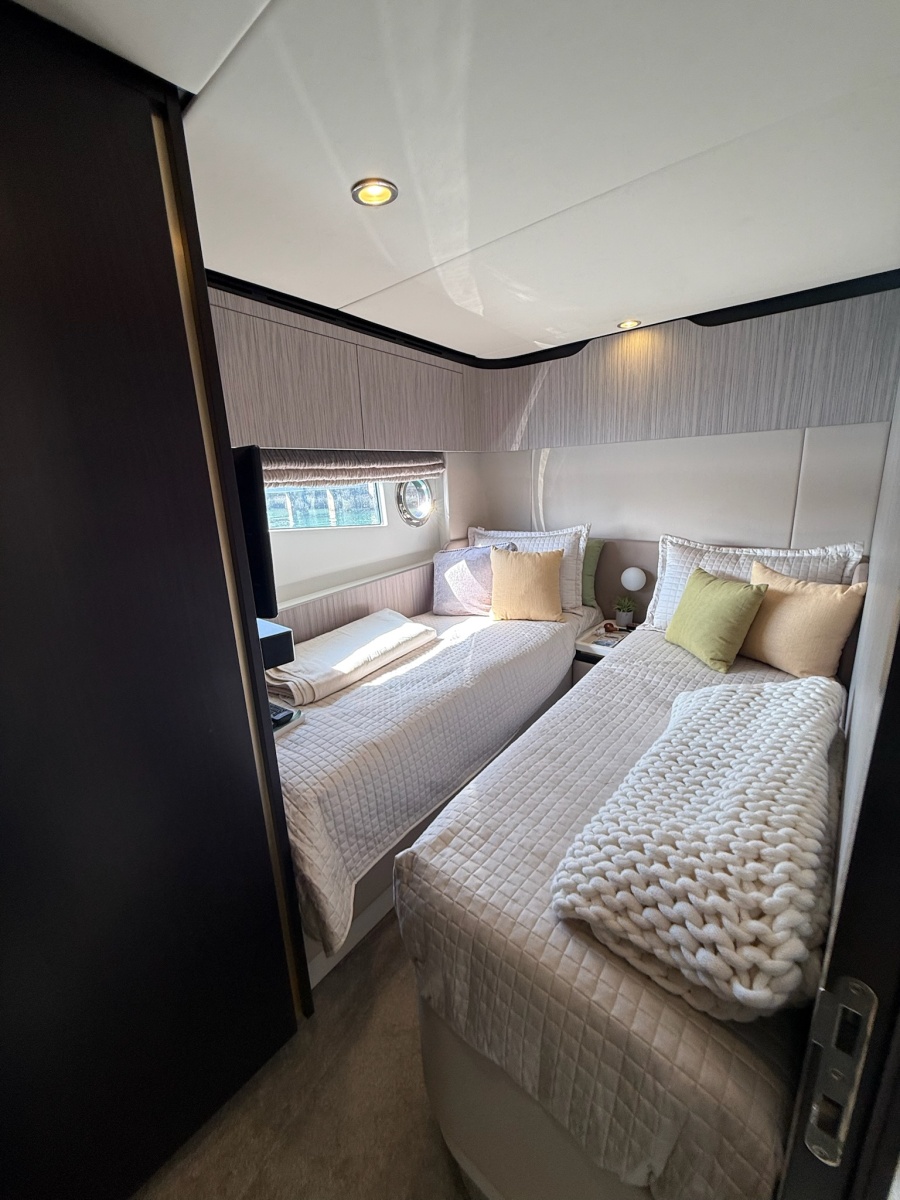 60' 2019 Azimut 60 FLY