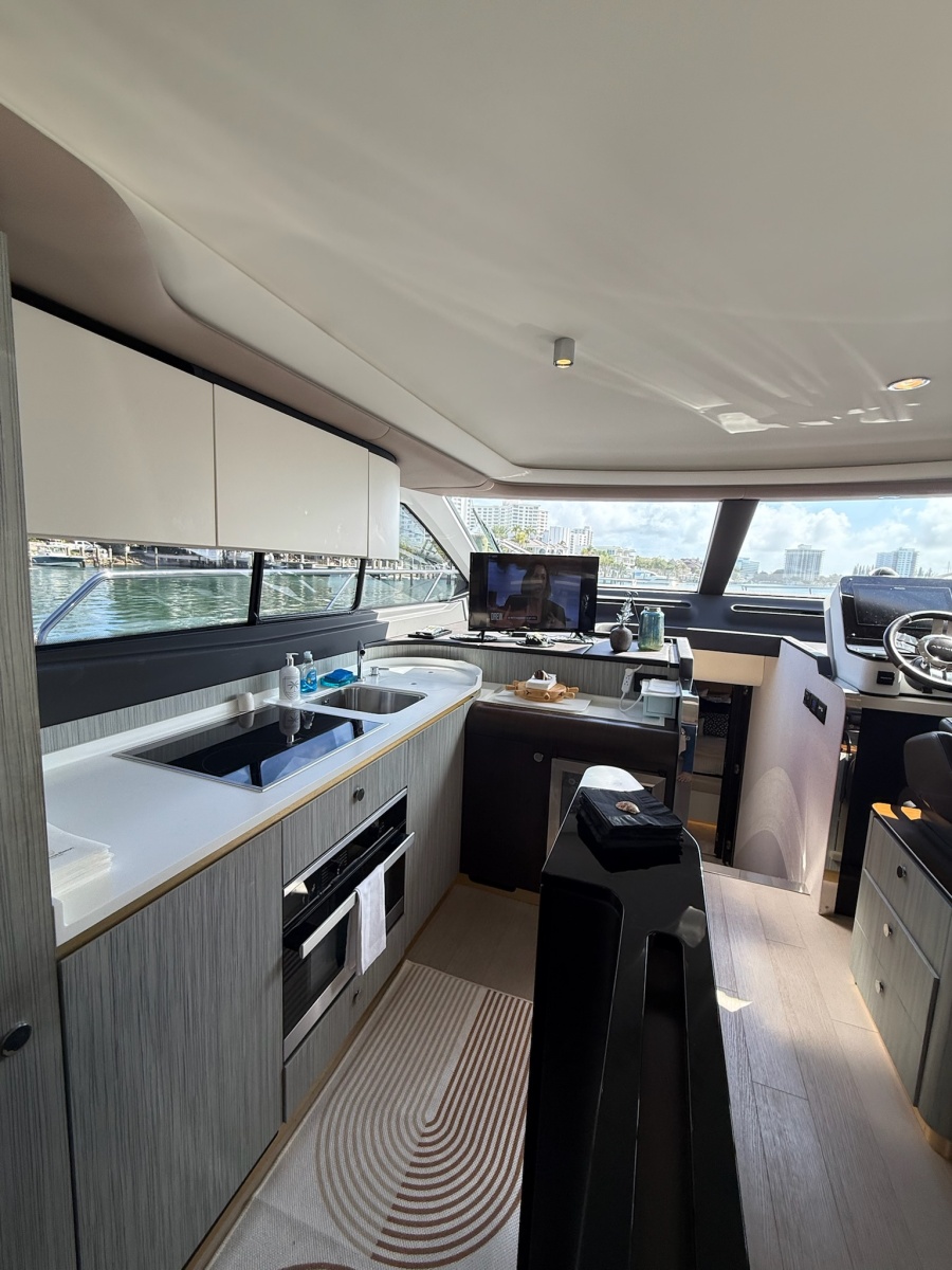60' 2019 Azimut 60 FLY