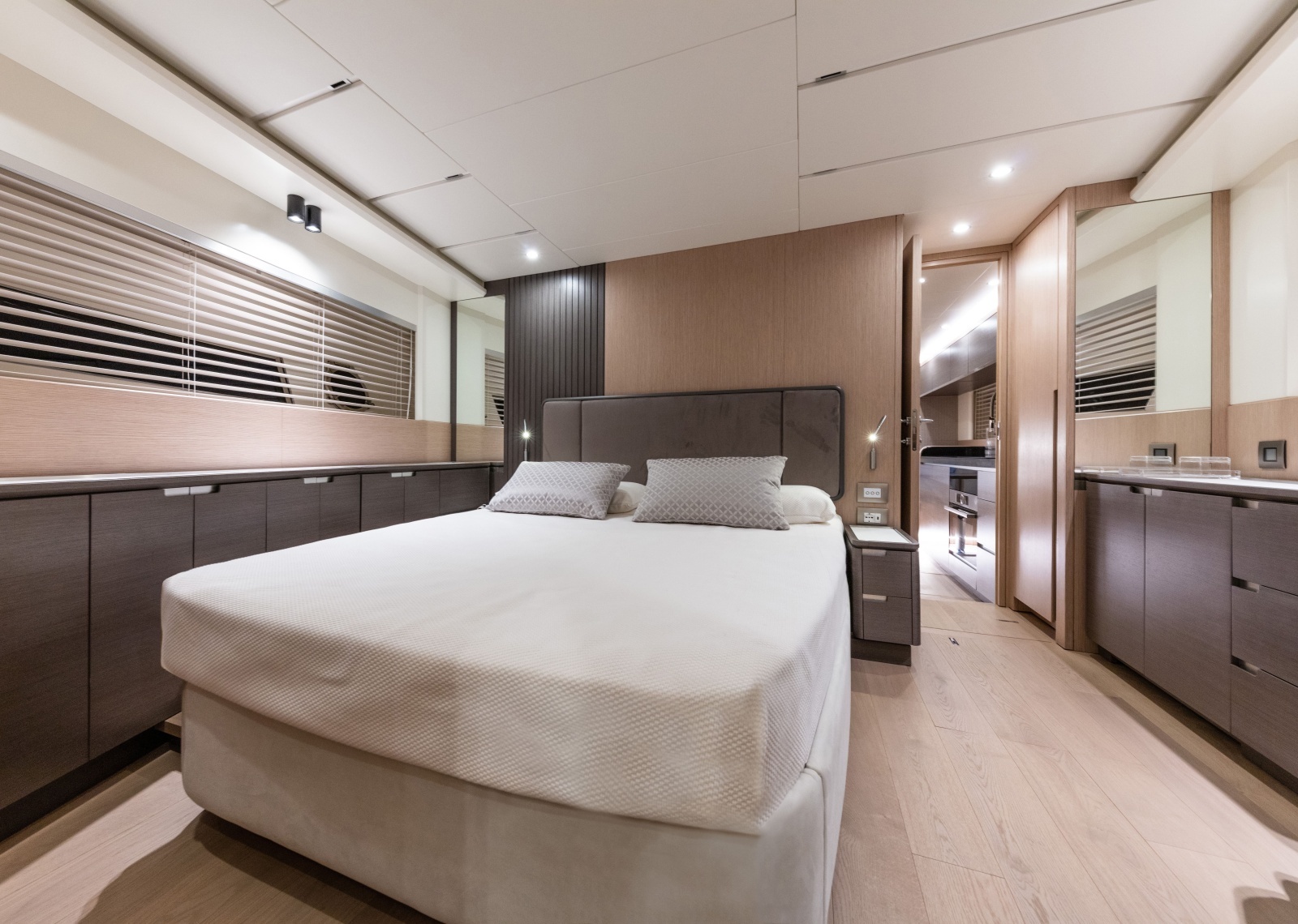 MY LIFE FIVE III 58ft Rizzardi Yacht For Sale