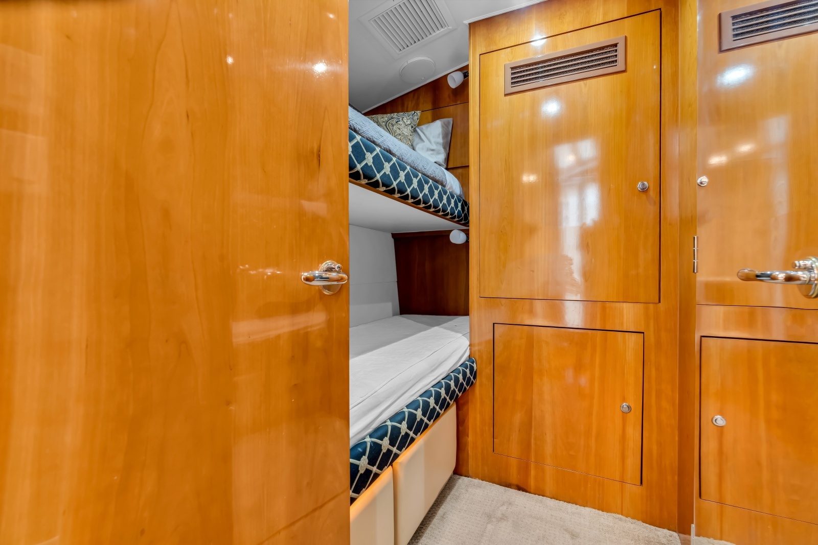 Brenda s III 55ft Hatteras Yacht For Sale