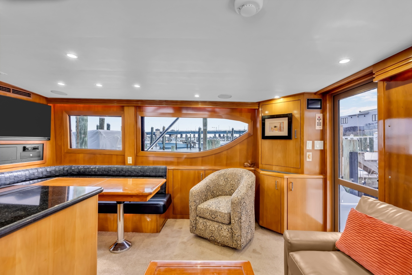 Brenda s III 55ft Hatteras Yacht For Sale