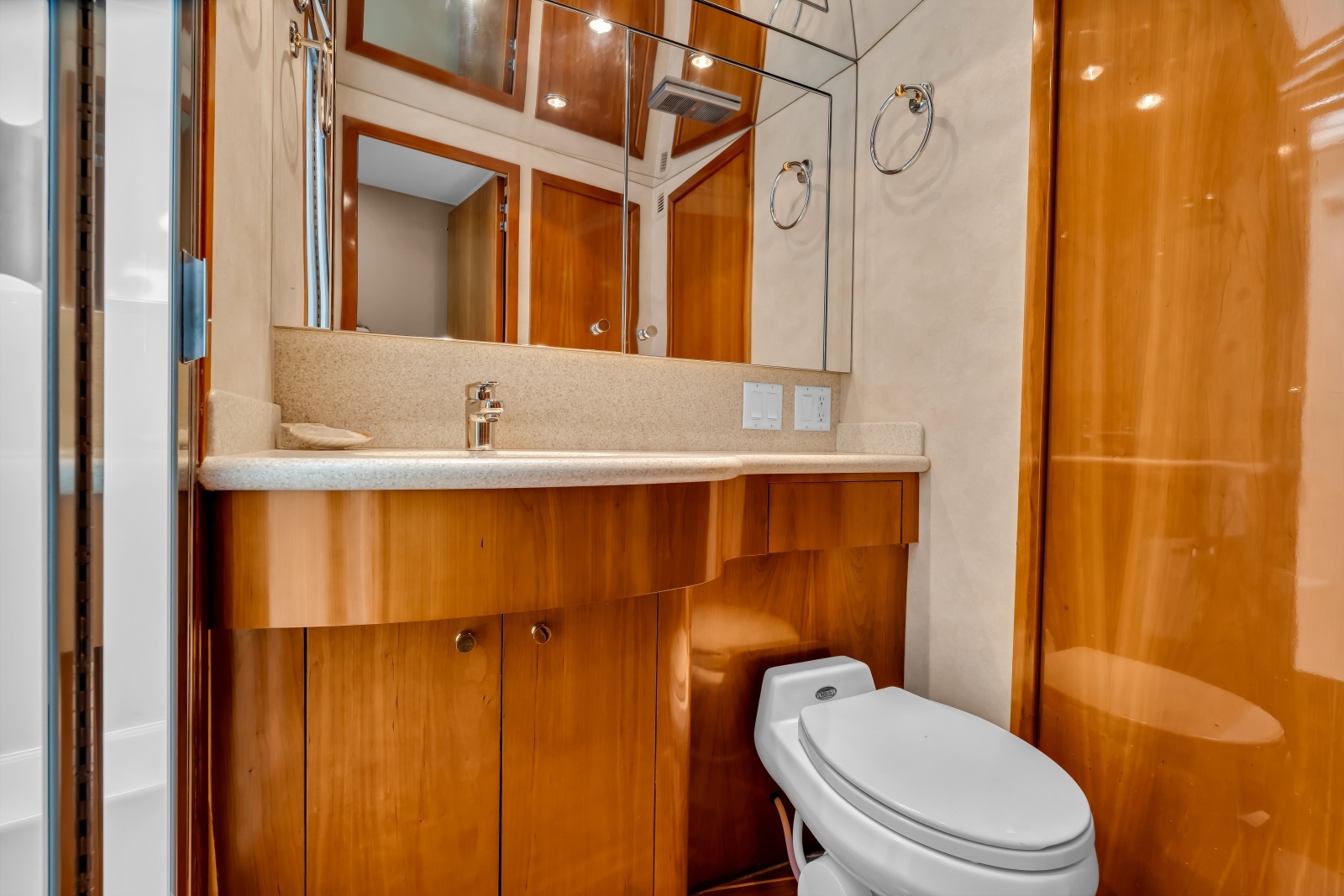 Brenda s III 55ft Hatteras Yacht For Sale