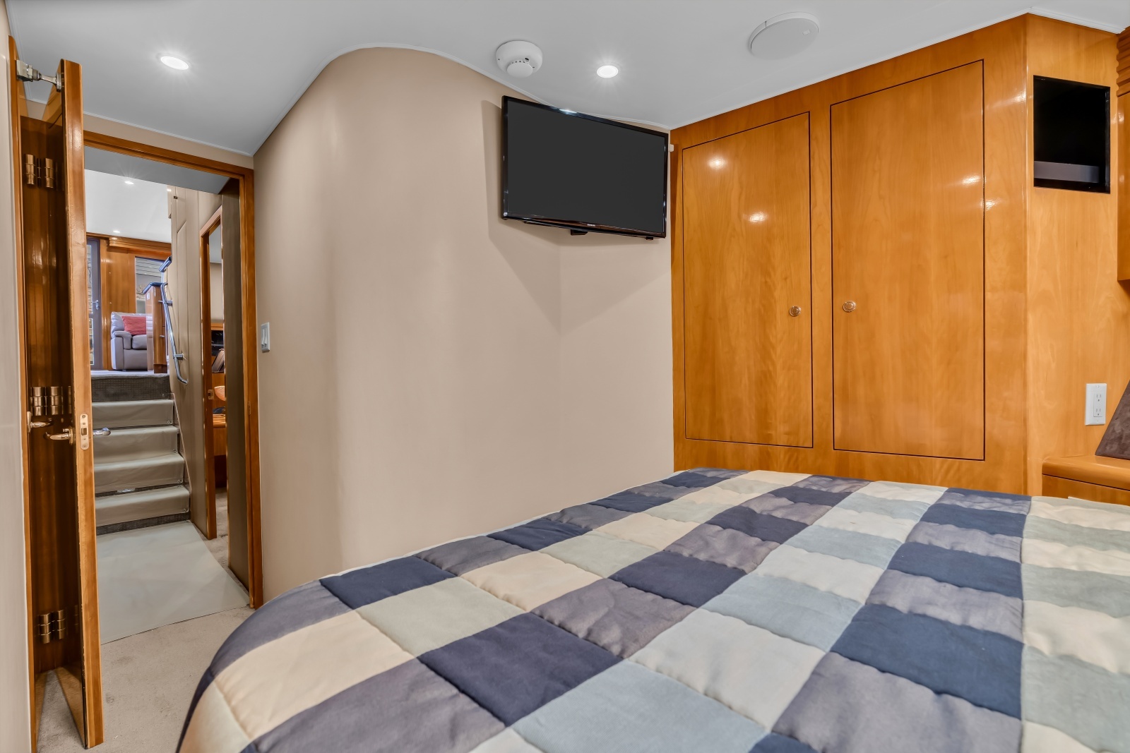 Brenda s III 55ft Hatteras Yacht For Sale