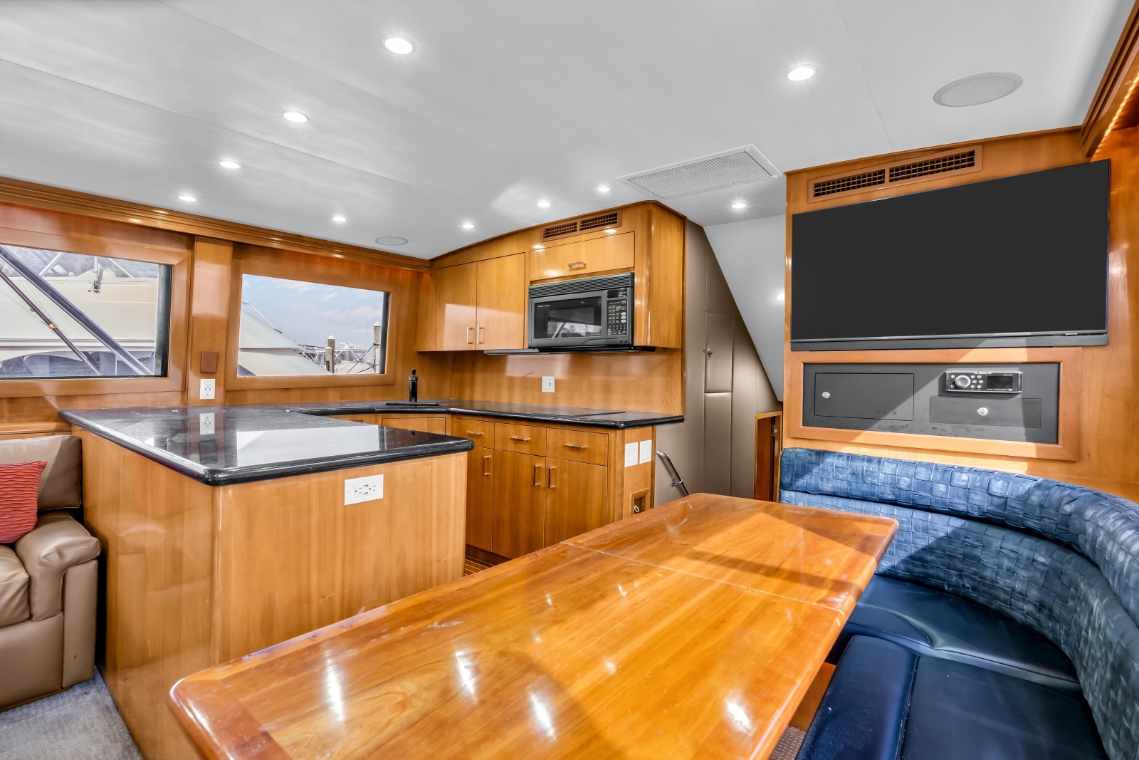 Brenda s III 55ft Hatteras Yacht For Sale