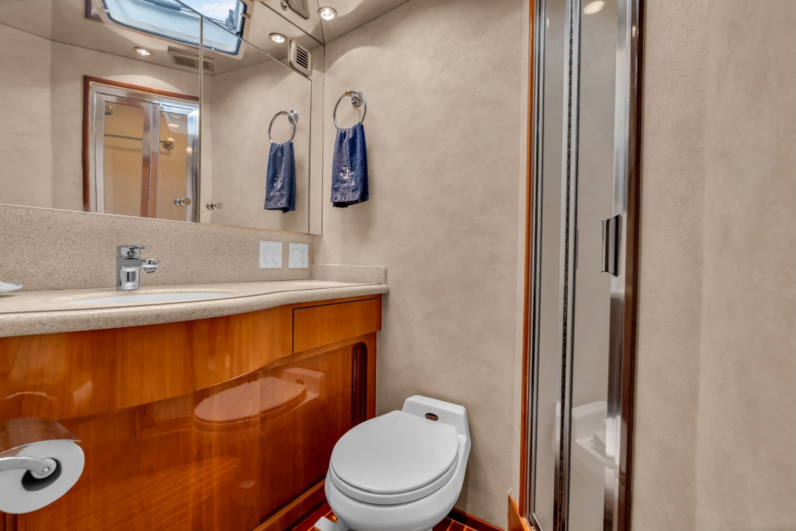 Brenda s III 55ft Hatteras Yacht For Sale