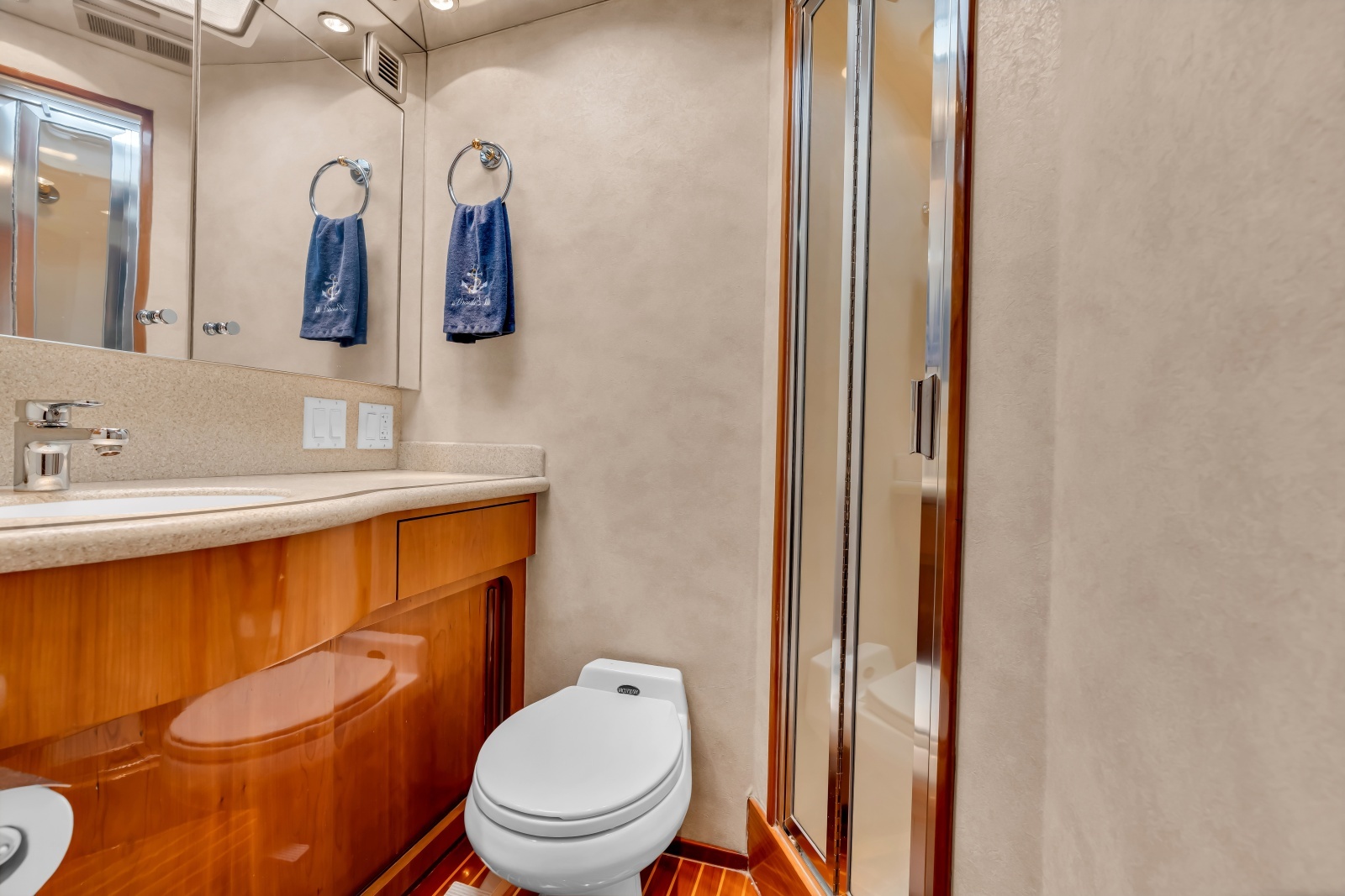 Brenda s III 55ft Hatteras Yacht For Sale