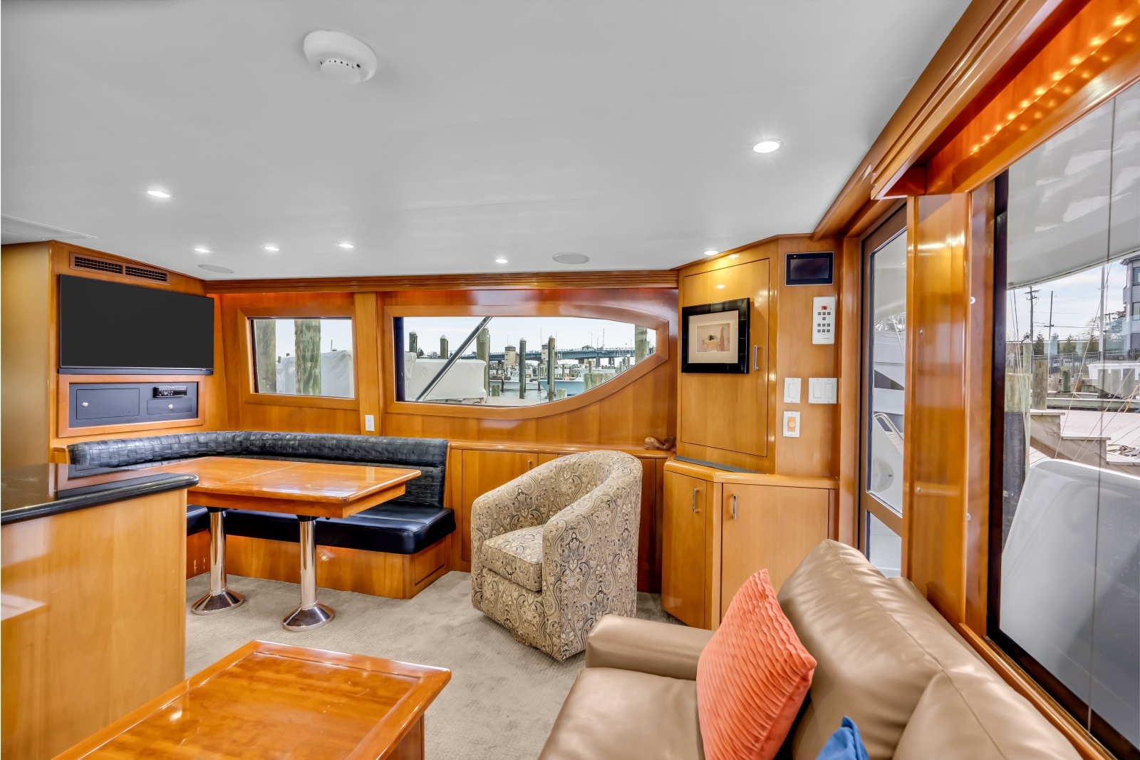 Brenda s III 55ft Hatteras Yacht For Sale
