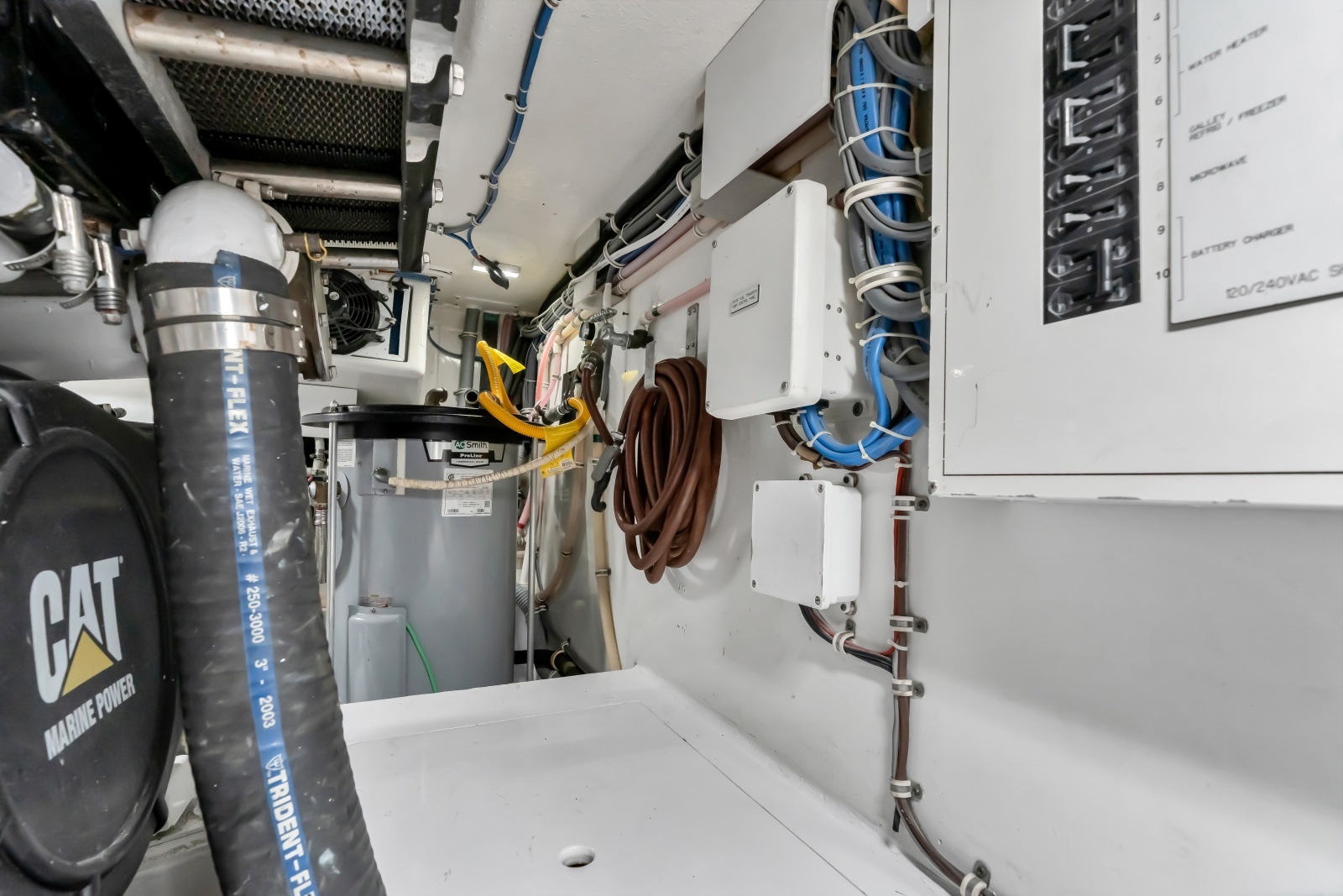 Brenda s III 55ft Hatteras Yacht For Sale