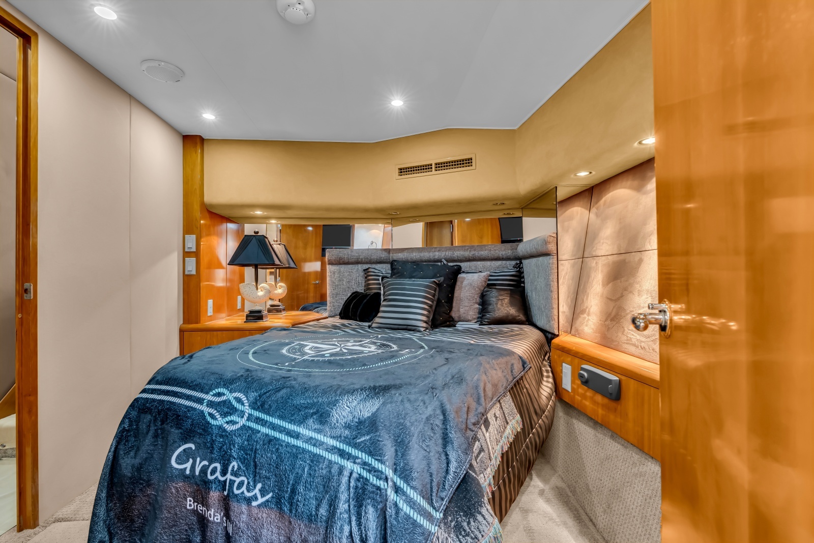 Brenda s III 55ft Hatteras Yacht For Sale