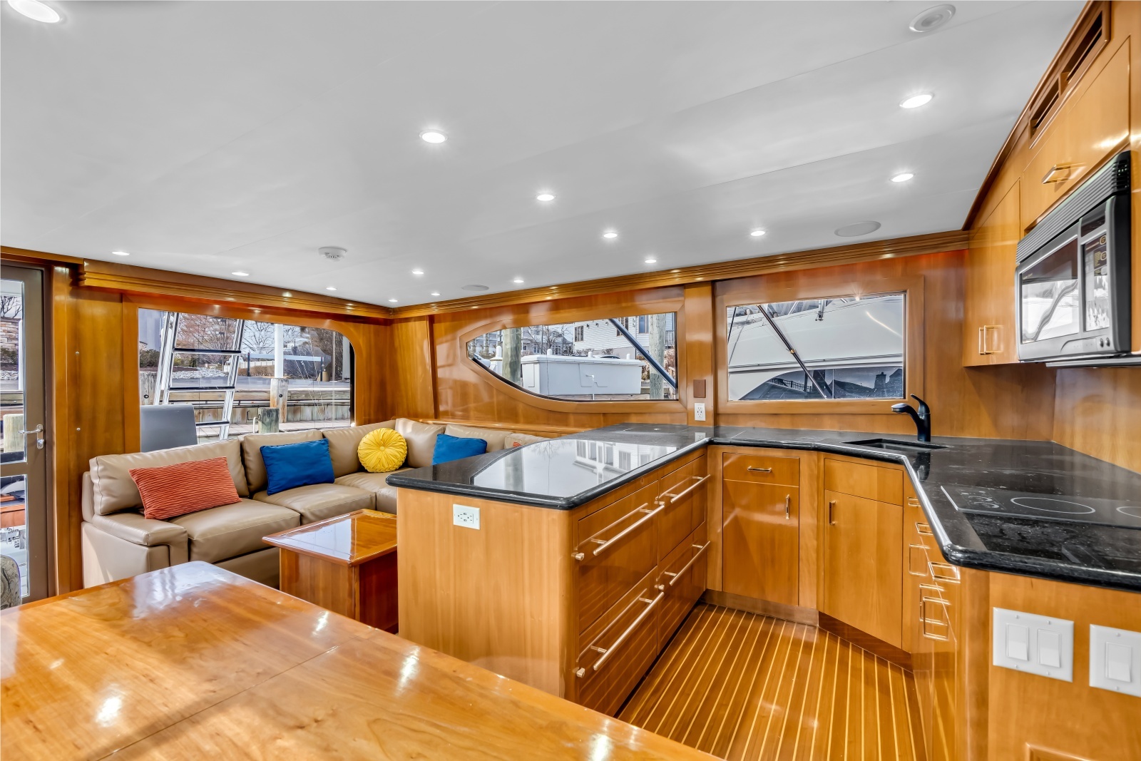 Brenda s III 55ft Hatteras Yacht For Sale