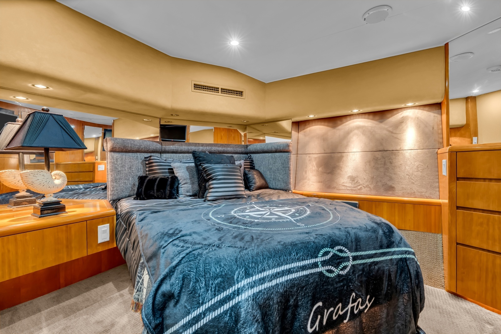 Brenda s III 55ft Hatteras Yacht For Sale