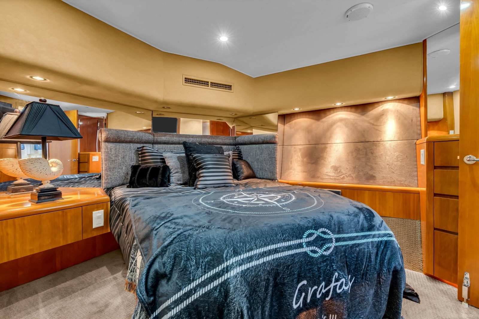 Brenda s III 55ft Hatteras Yacht For Sale