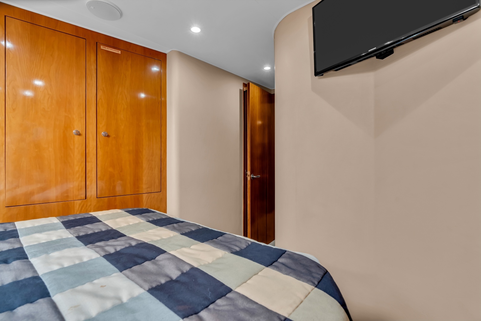 Brenda s III 55ft Hatteras Yacht For Sale