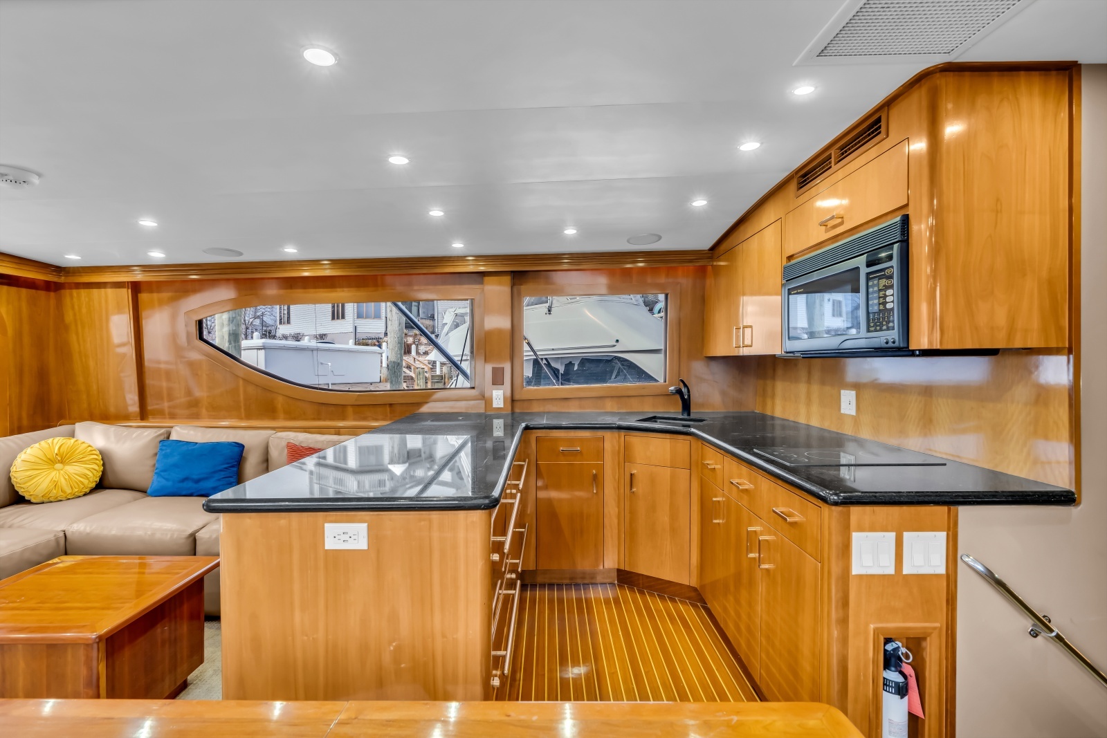 Brenda s III 55ft Hatteras Yacht For Sale