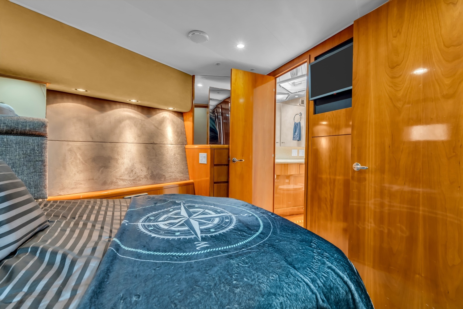 Brenda s III 55ft Hatteras Yacht For Sale